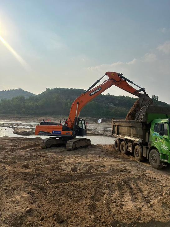 Buy Doosan DX380LC-5 Used Excavator / 1
