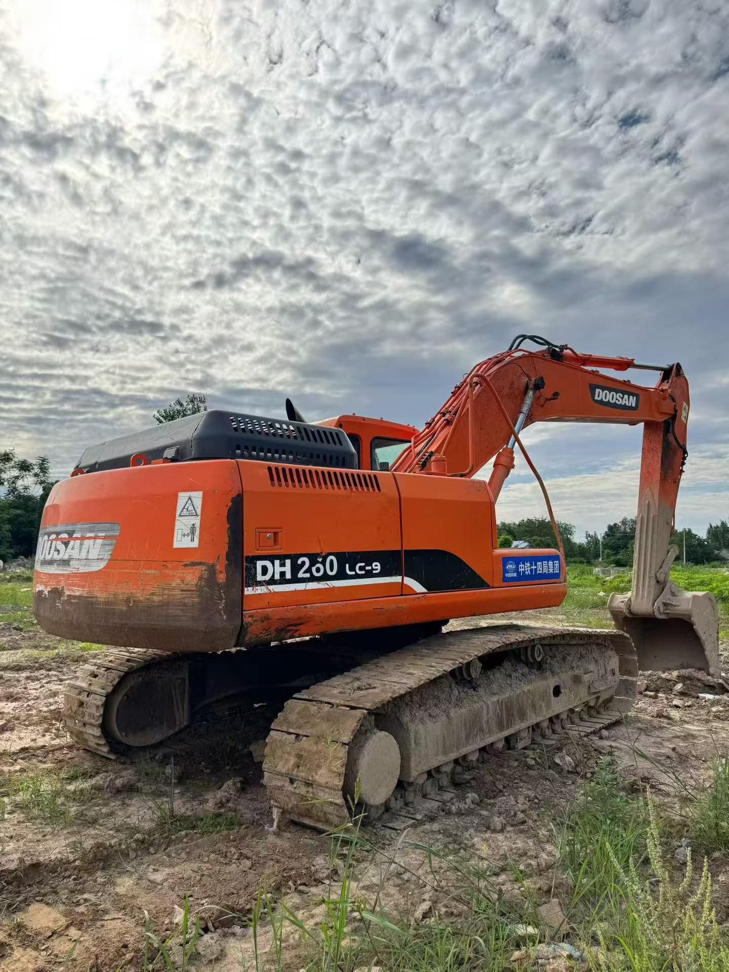 شراء حفارة Doosan DH225-9 مستعملة / 4