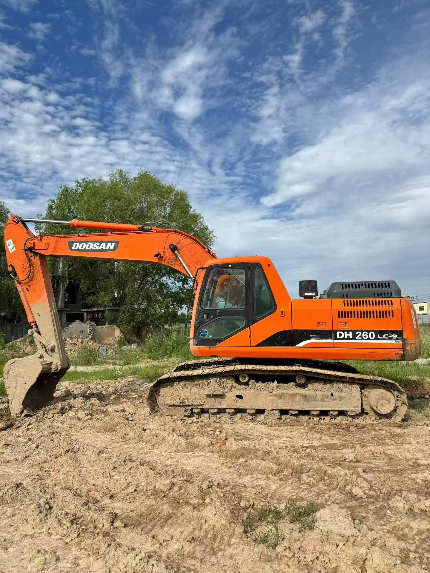 شراء حفارة Doosan DH225-9 مستعملة / 3