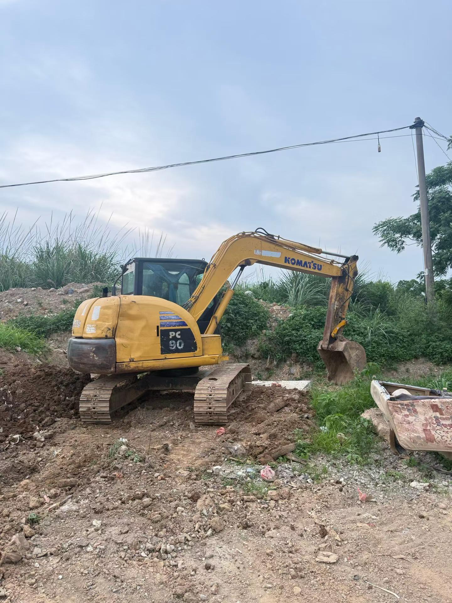 شراء حفارة Komatsu PC60-8 مستعملة / 3