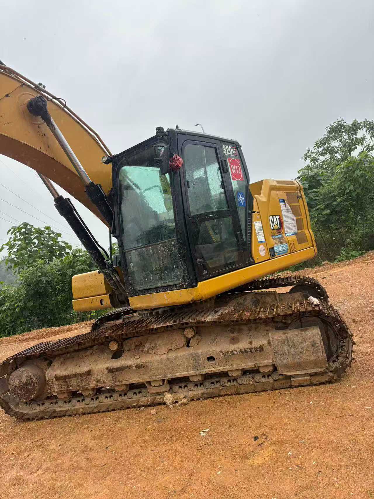 شراء حفارة Caterpillar 320A مستعملة / 4