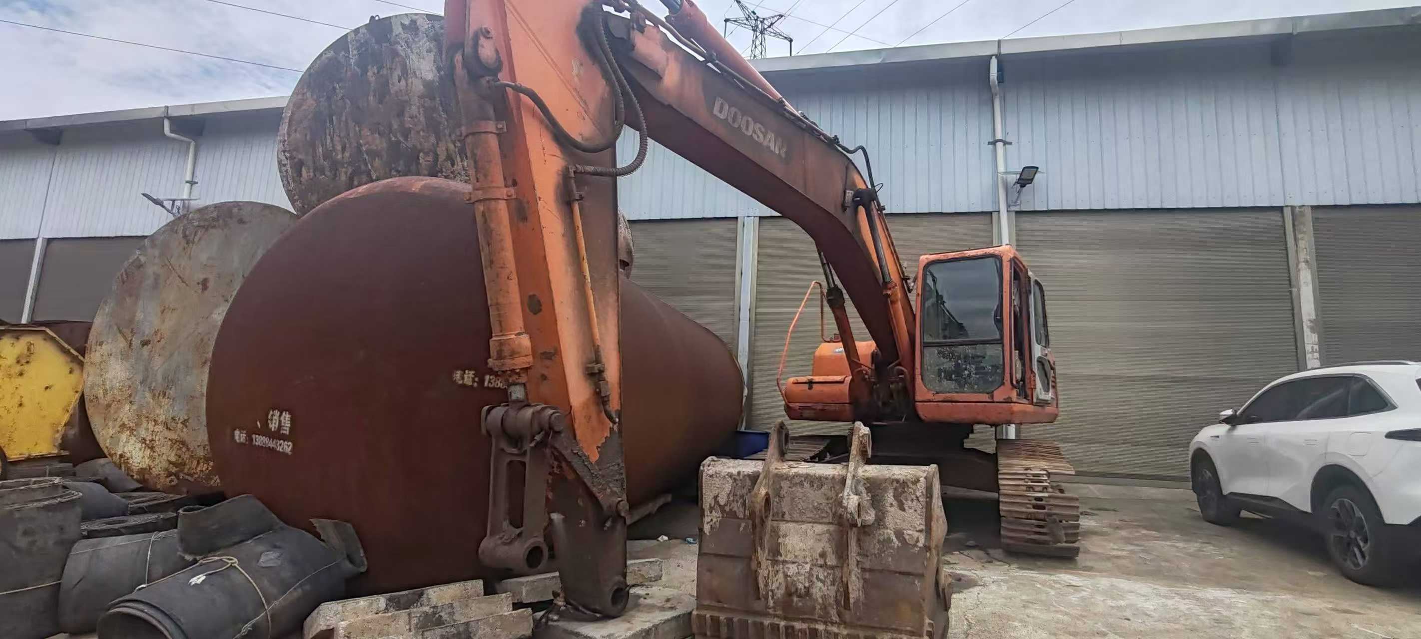 Buy Doosan DH220-7 Used Excavator / 4
