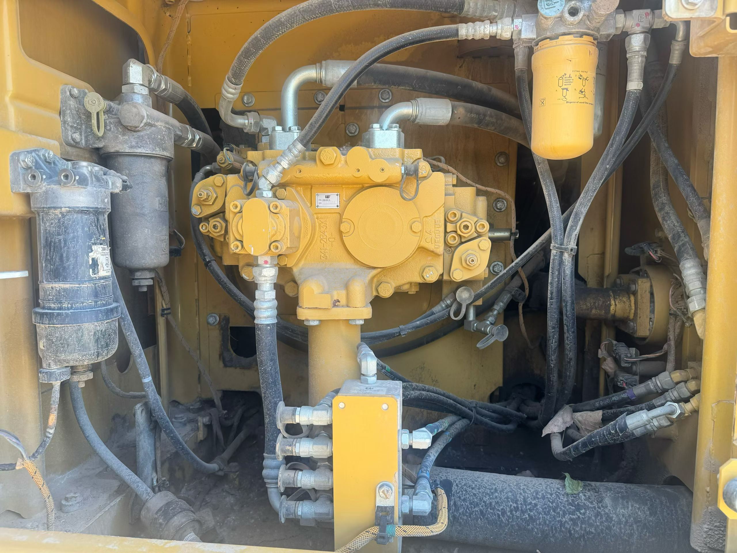 شراء حفارة Caterpillar 320E مستعملة / 2