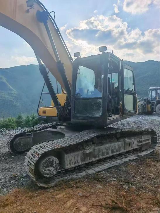 Buy Sany SY215C Used Excavator / 1