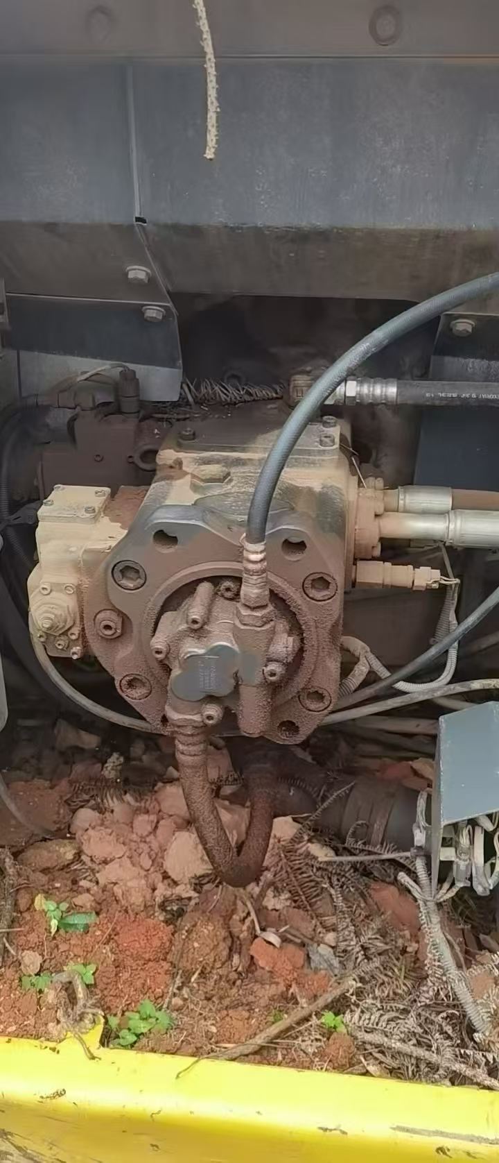 شراء حفارة Sumitomo SH200A5 مستعملة / 3