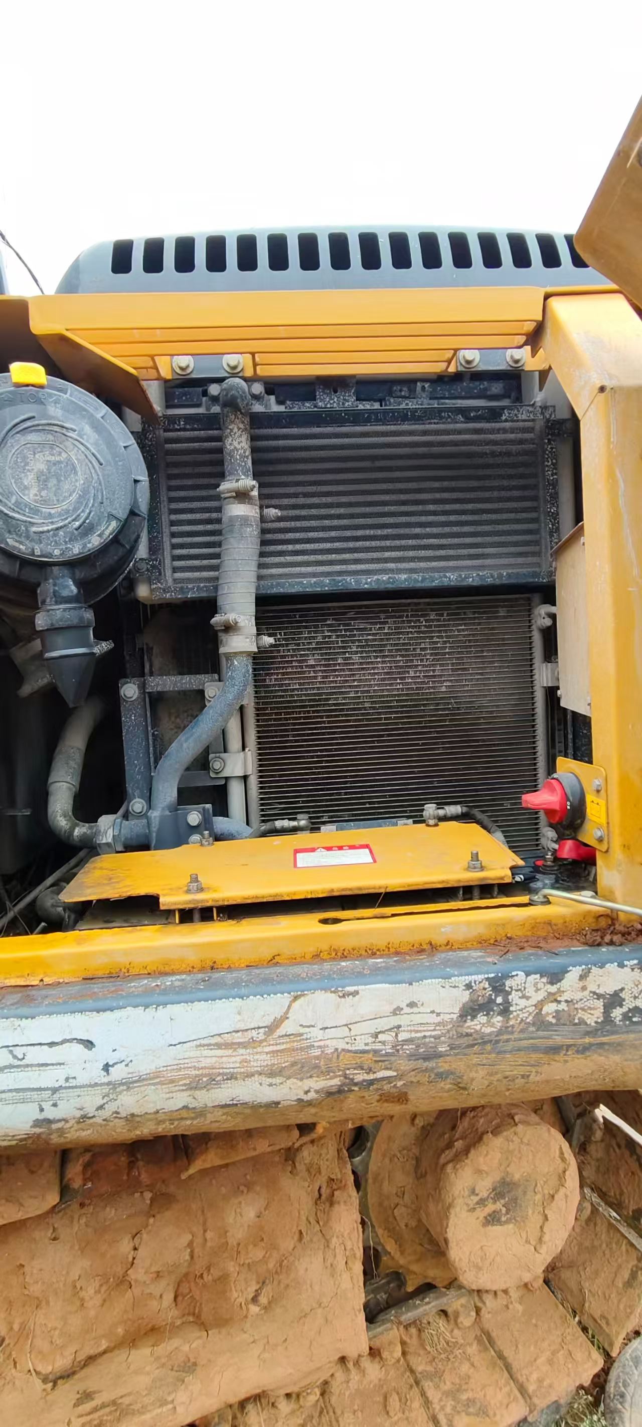 شراء حفارة XCMG XE135B مستعملة / 3
