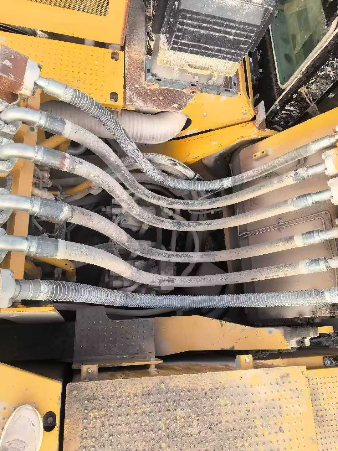 شراء حفارة Caterpillar 374D مستعملة / 4