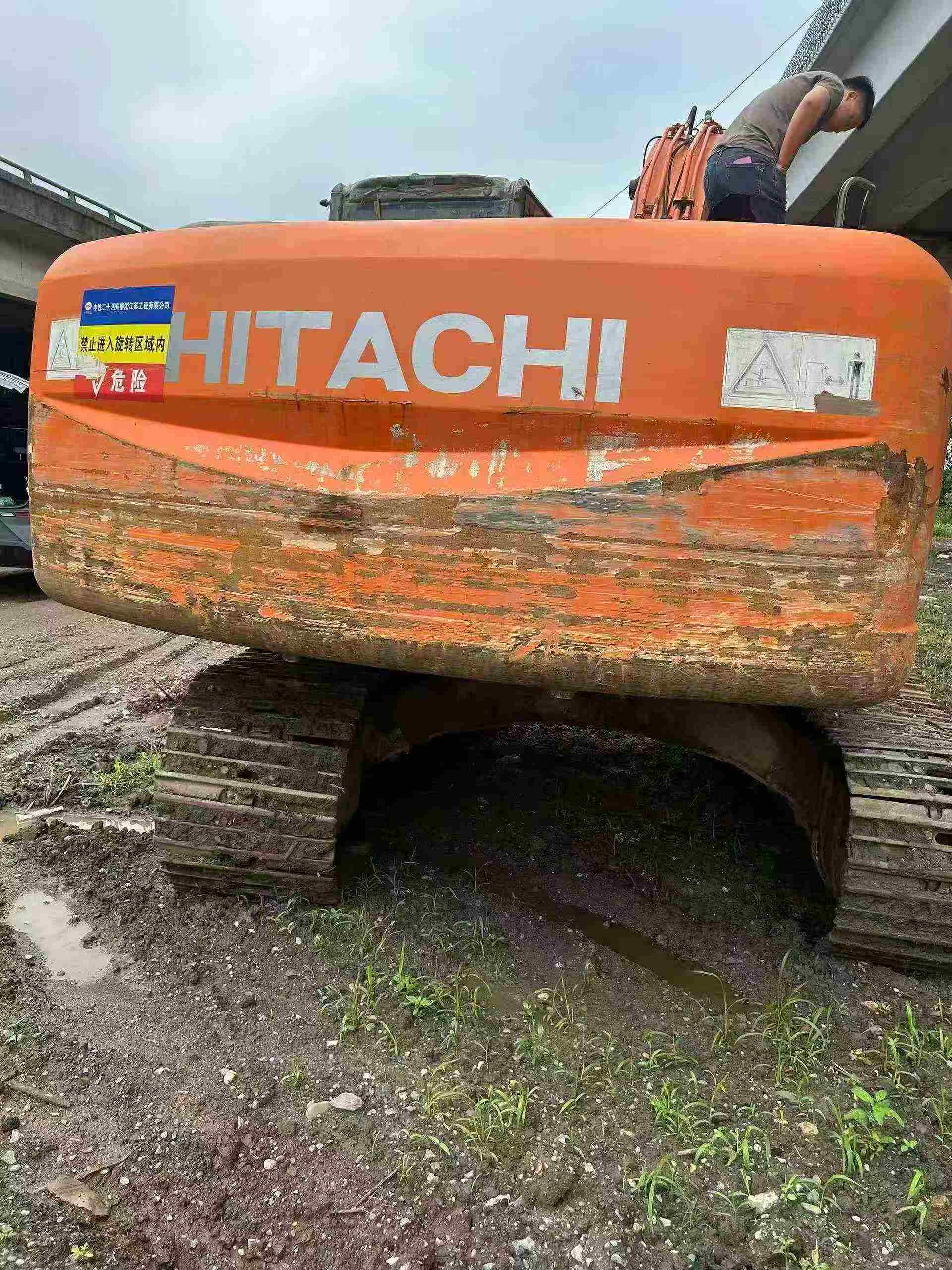 Buy Hitachi EX200-3 Used Excavator / 7