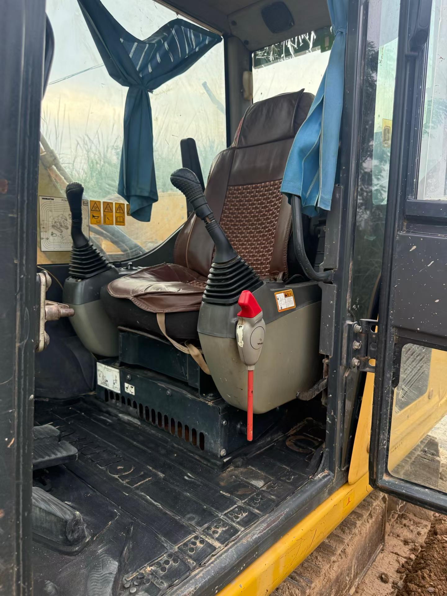 شراء حفارة Komatsu PC60-8 مستعملة / 8