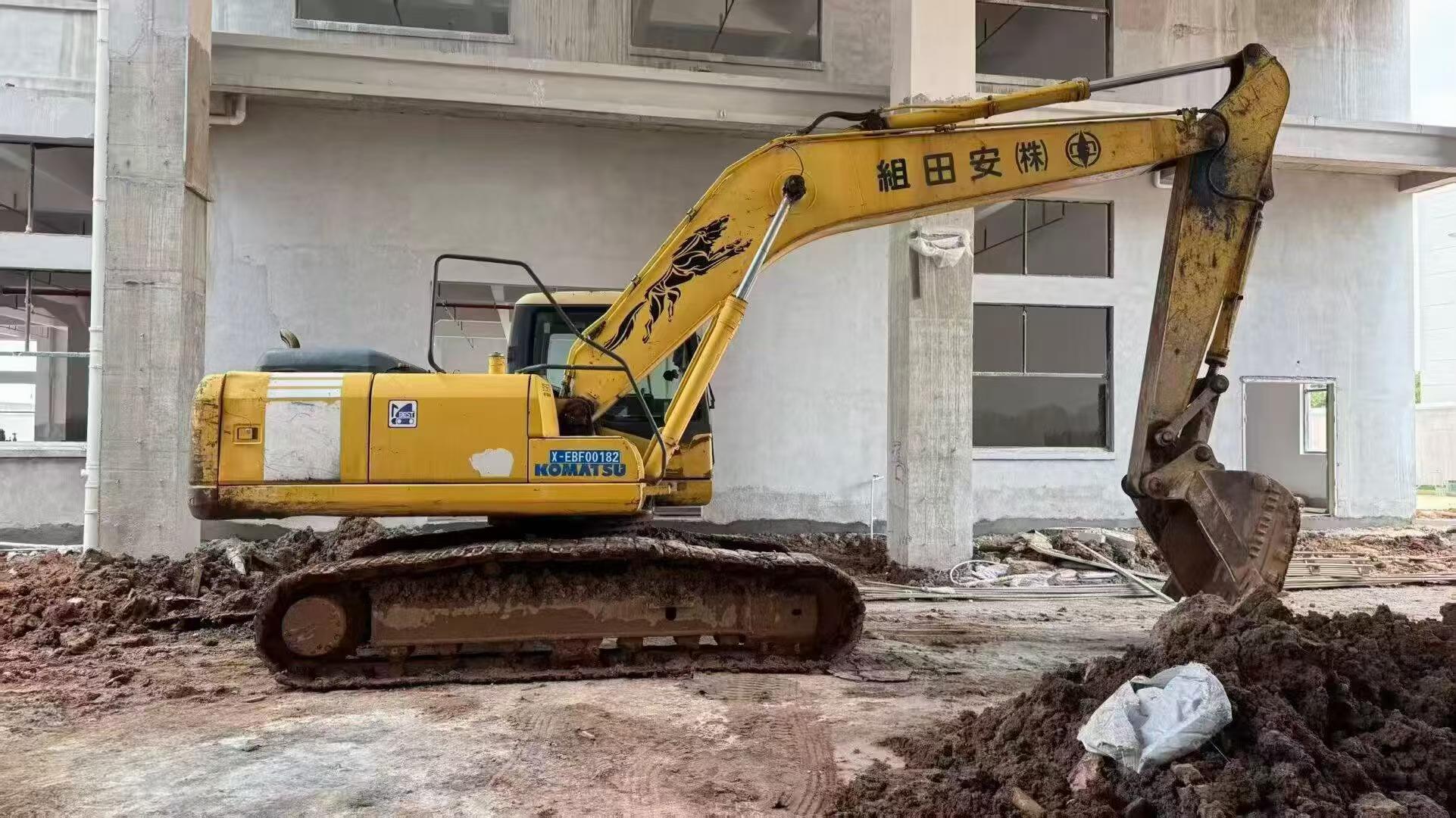 Buy Komatsu PC200-7 Used Excavator / 6