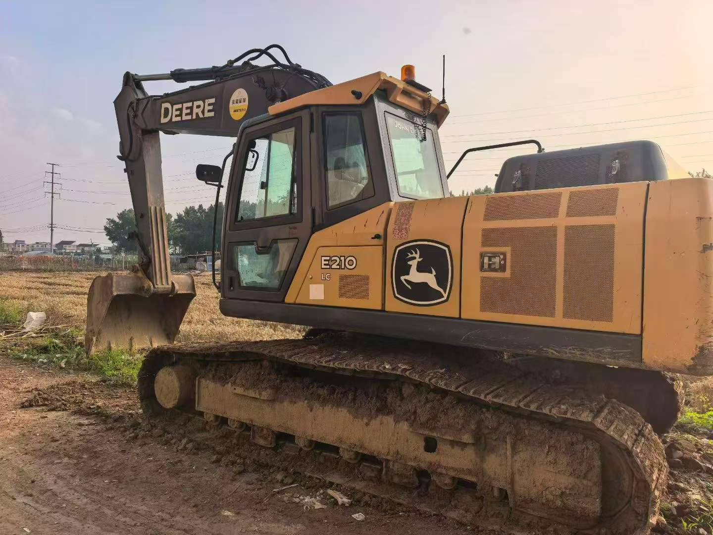 شراء JohnDeere E210LC مستعمل حفارة