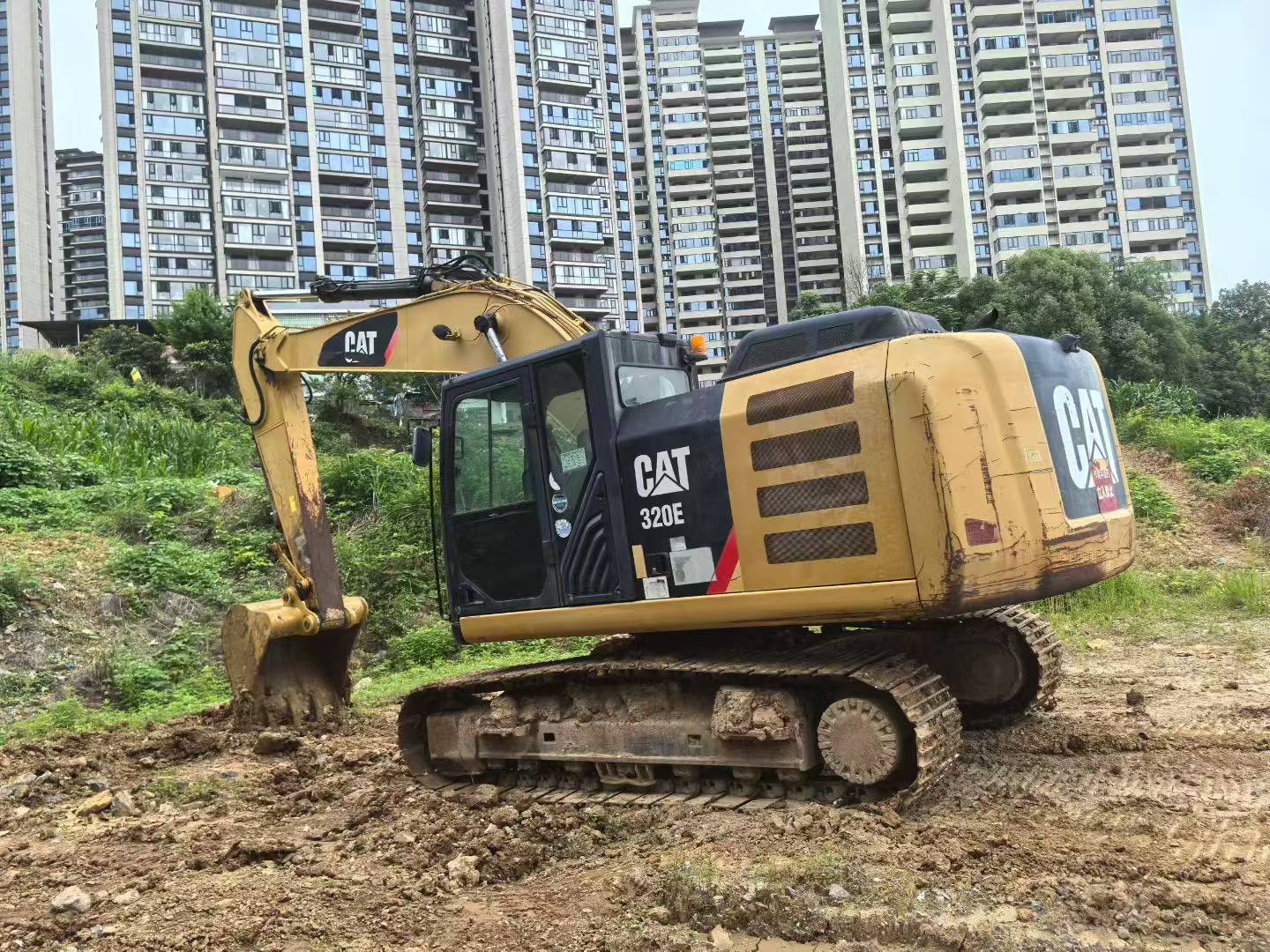شراء Caterpillar 320E مستعمل حفارة