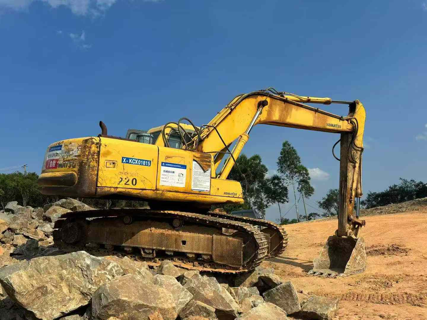 شراء حفارة Komatsu PC200-6 مستعملة / 2