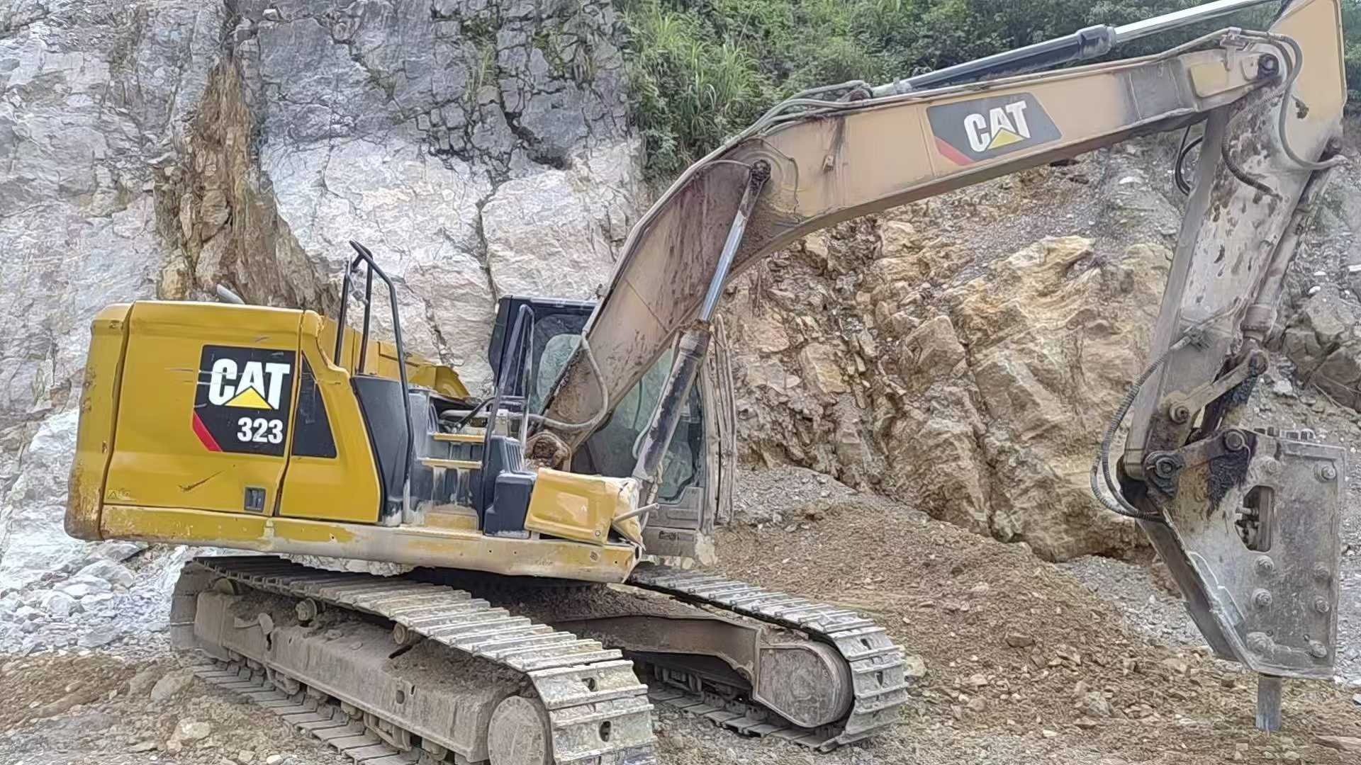 Buy Caterpillar 323 Used Excavator / 9