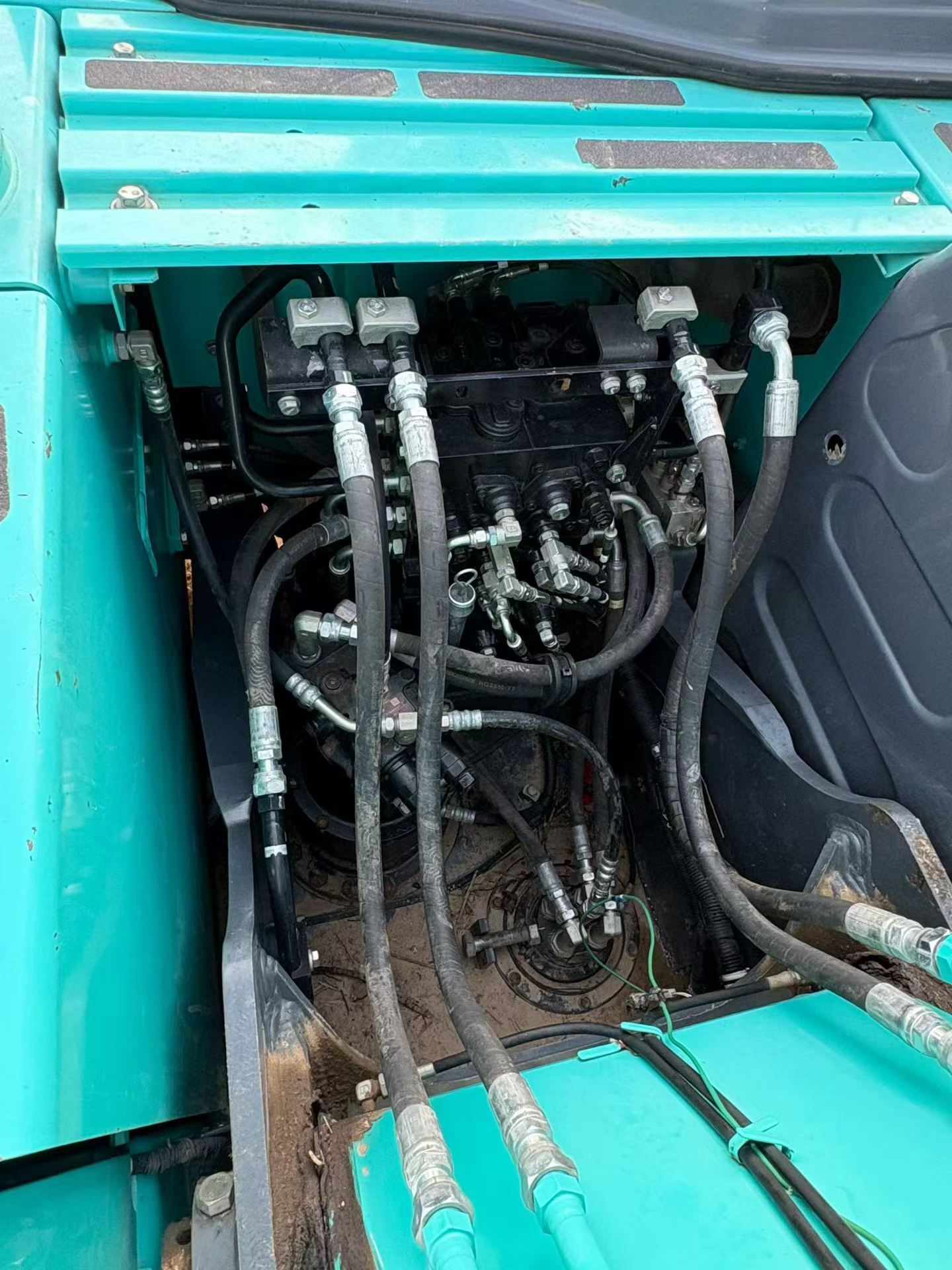 Buy Kobelco SK130 Used Excavator / 6