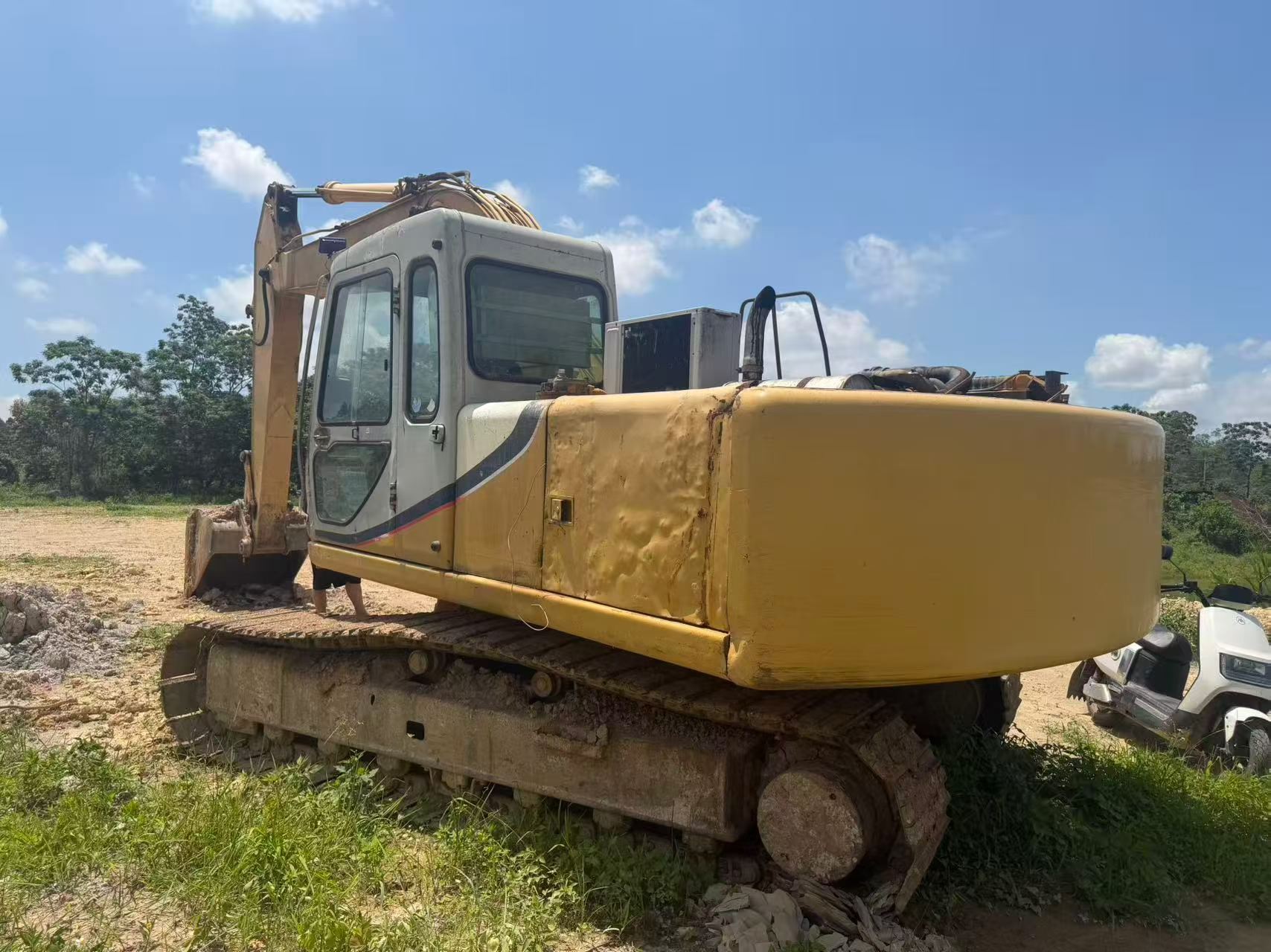 Buy Kato 820-3SP Used Excavator / 3