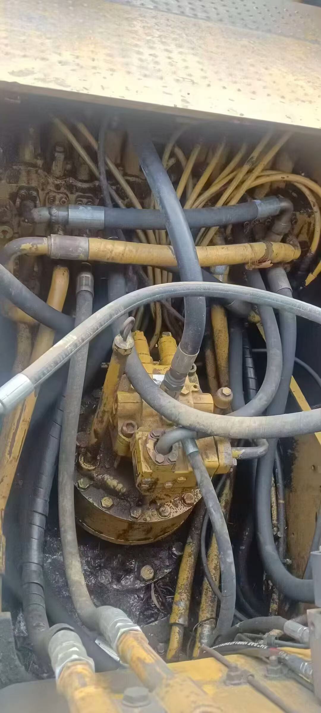 شراء حفارة Caterpillar 320A مستعملة / 7
