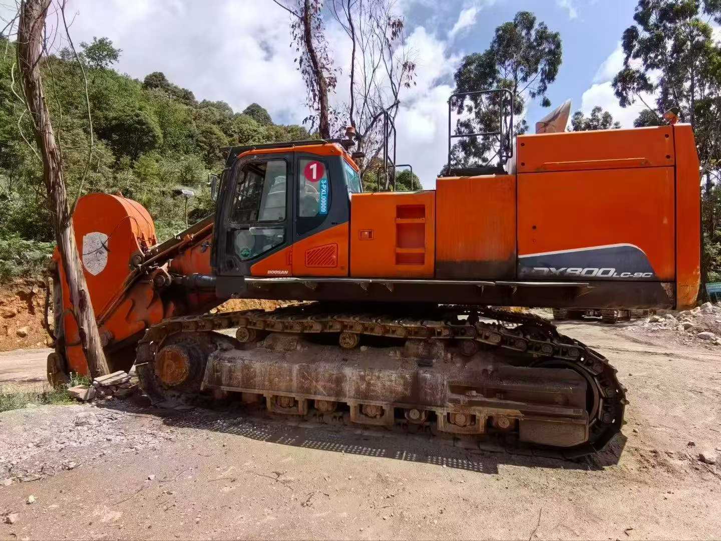 Buy Doosan DX800HD Used Excavator / 3 Buy Doosan DX800HD Used Excavator / 3