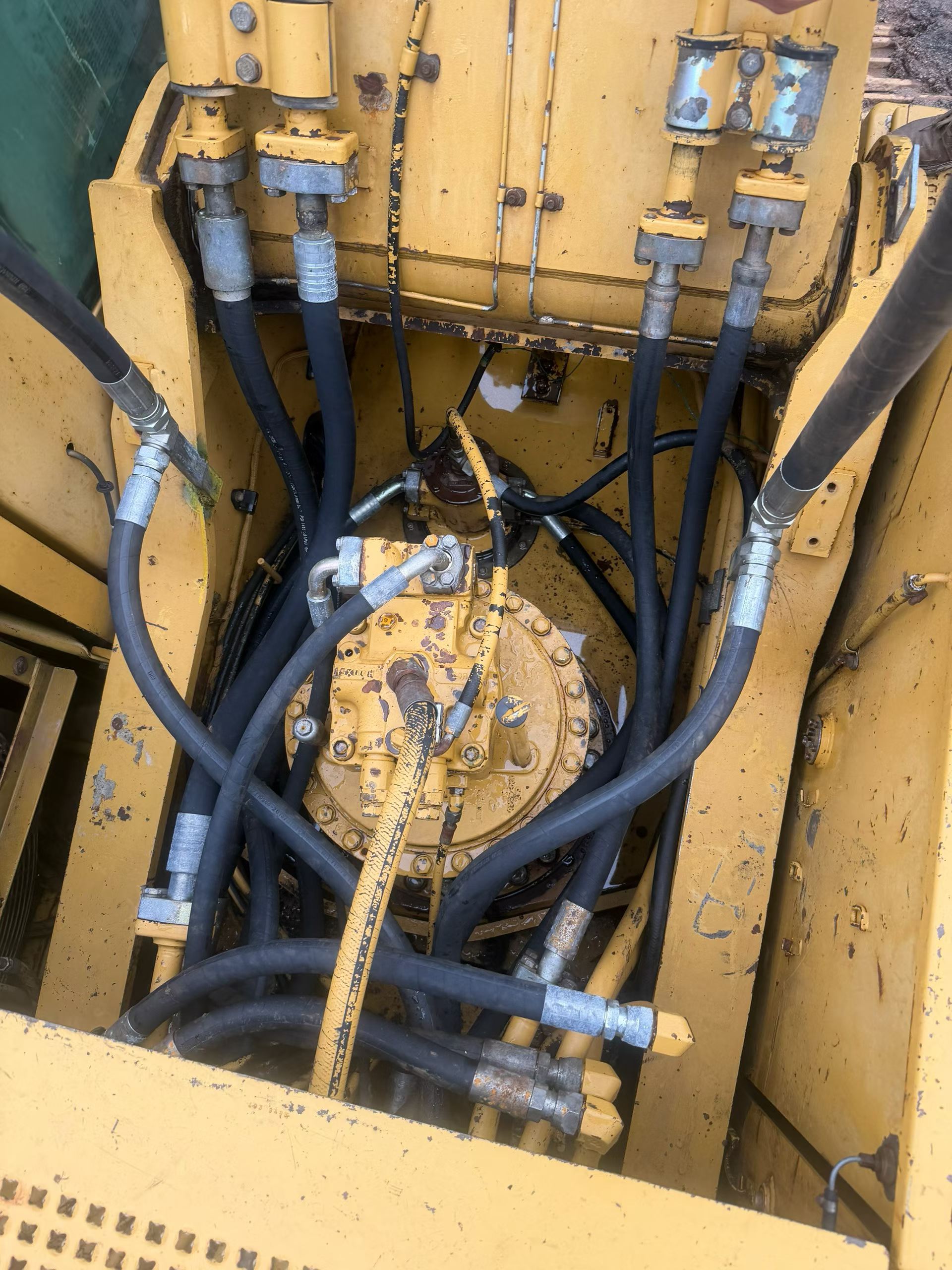 شراء حفارة Caterpillar 330C مستعملة / 7