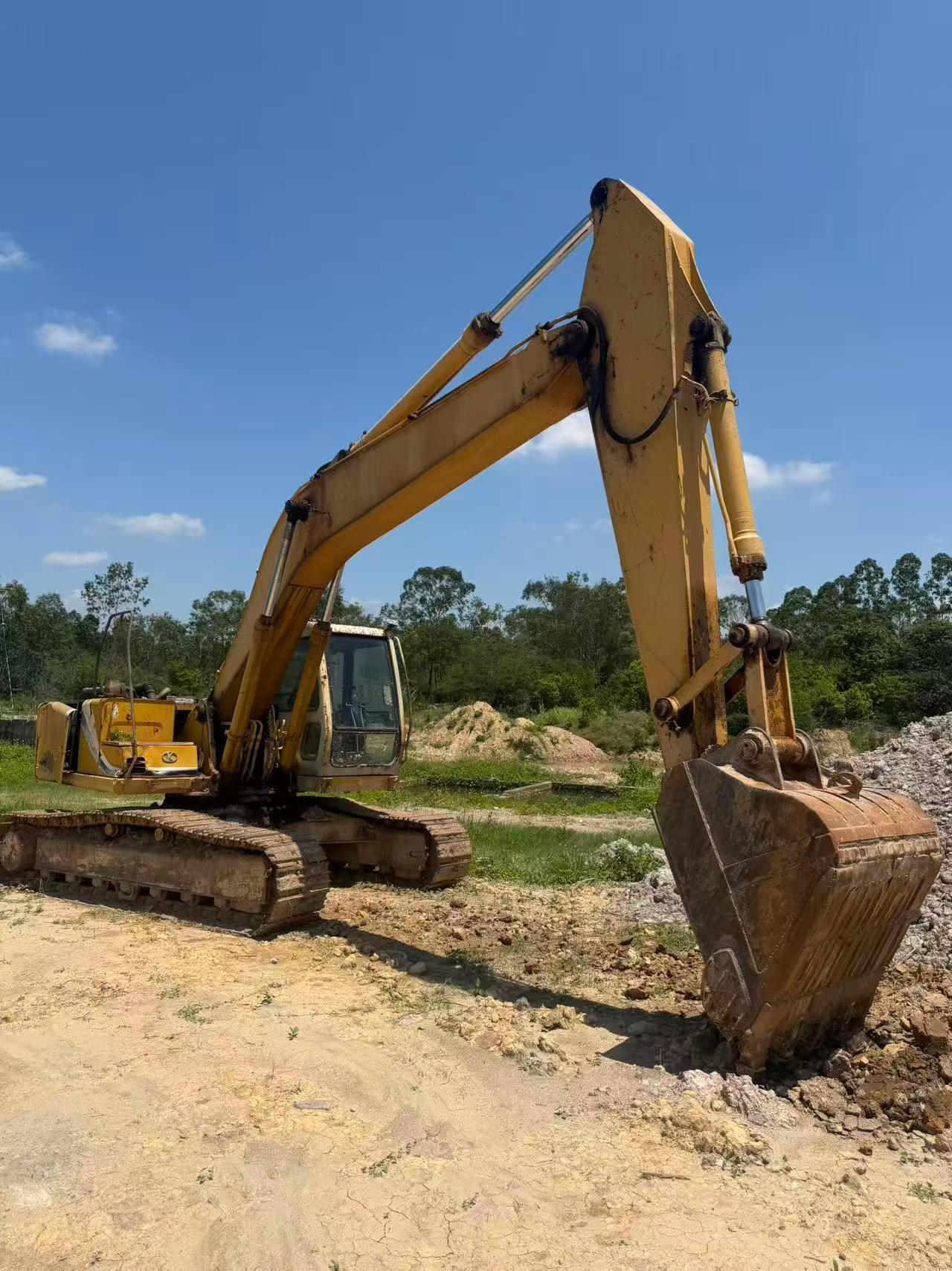 Buy Kato 820-3SP Used Excavator / 7