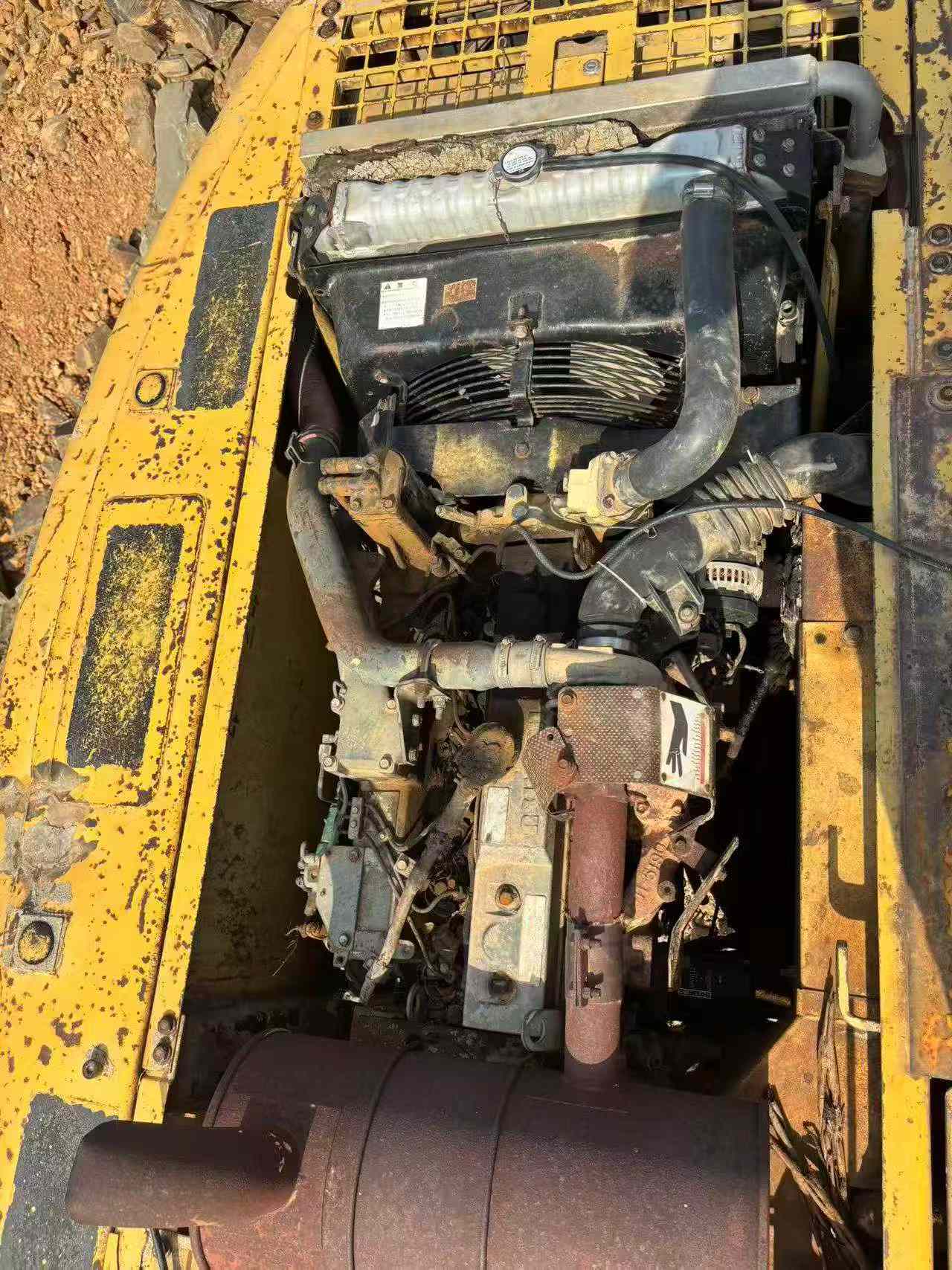 شراء حفارة Komatsu PC200-6 مستعملة / 3