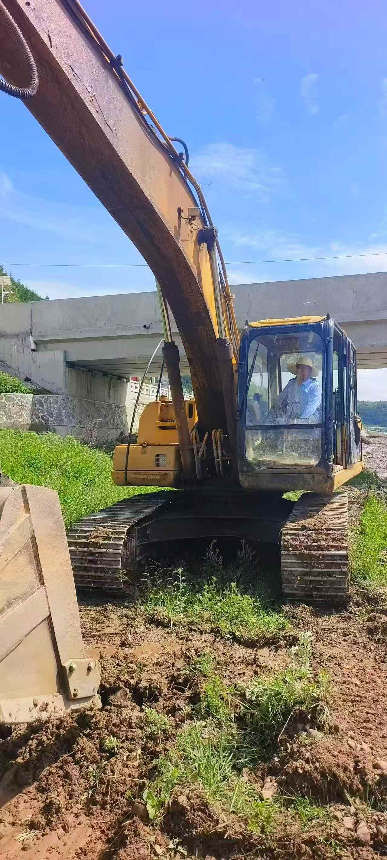 Buy Caterpillar 320C Used Excavator / 3
