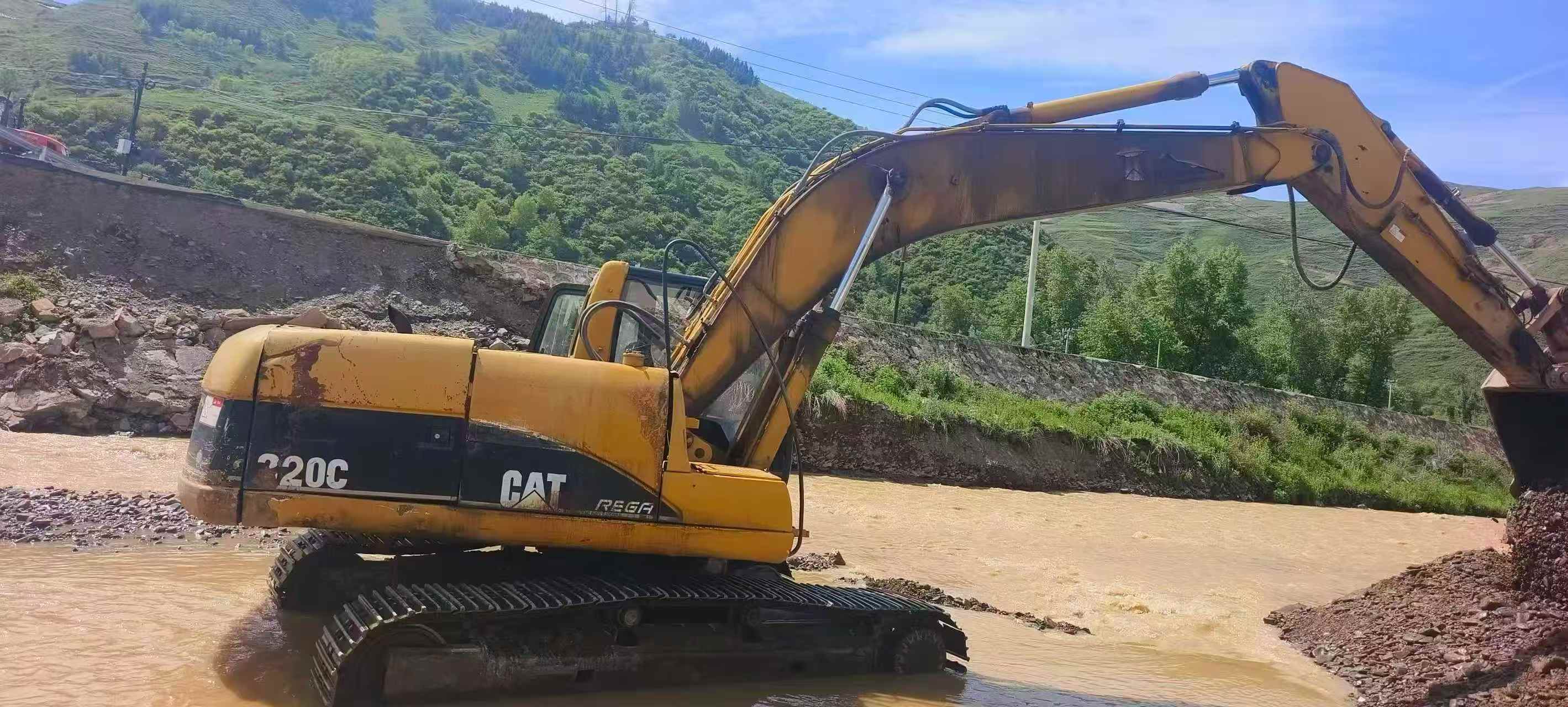 Buy Caterpillar 320C Used Excavator / 2
