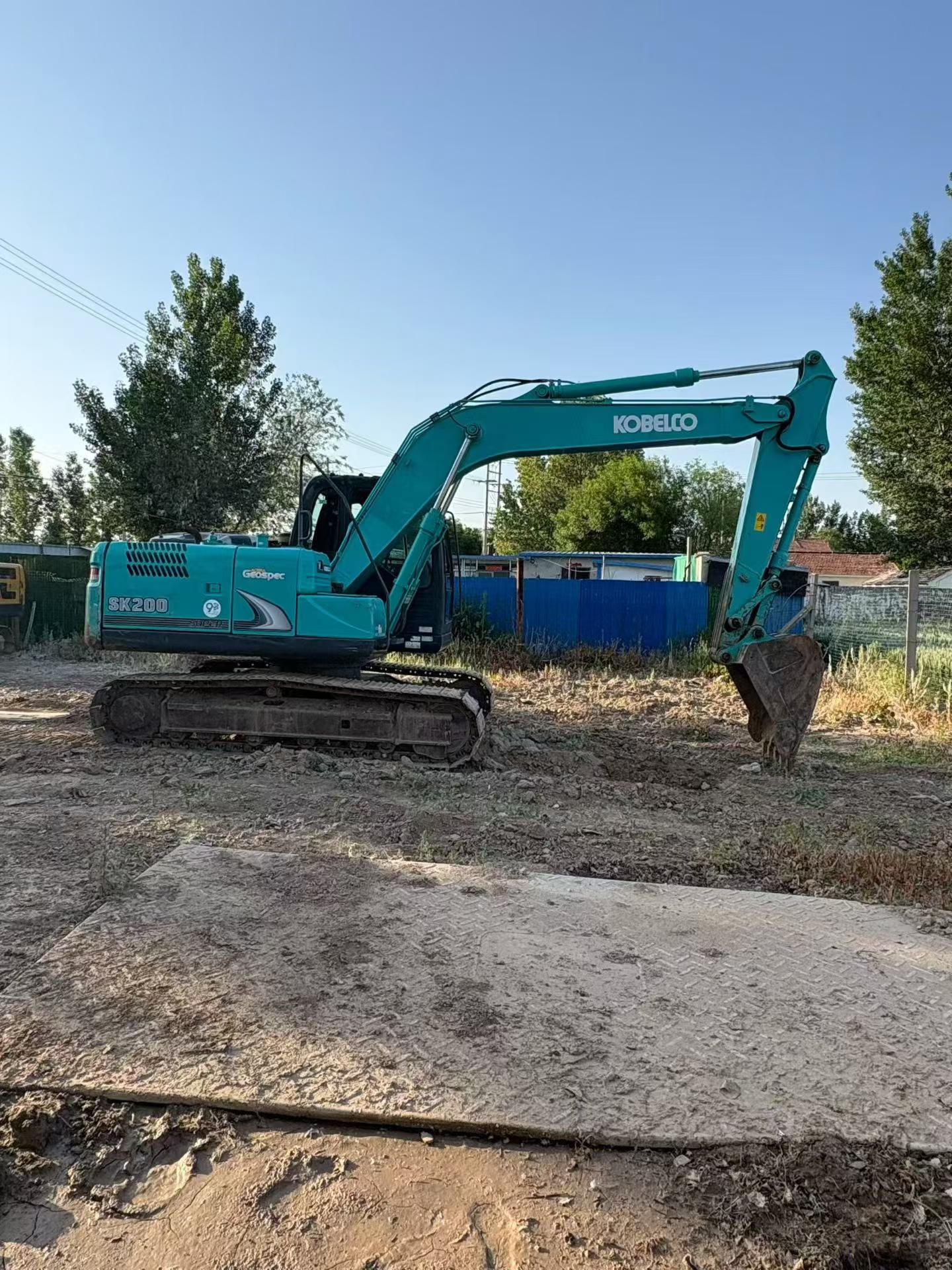 Buy Kobelco SK130 Used Excavator / 3