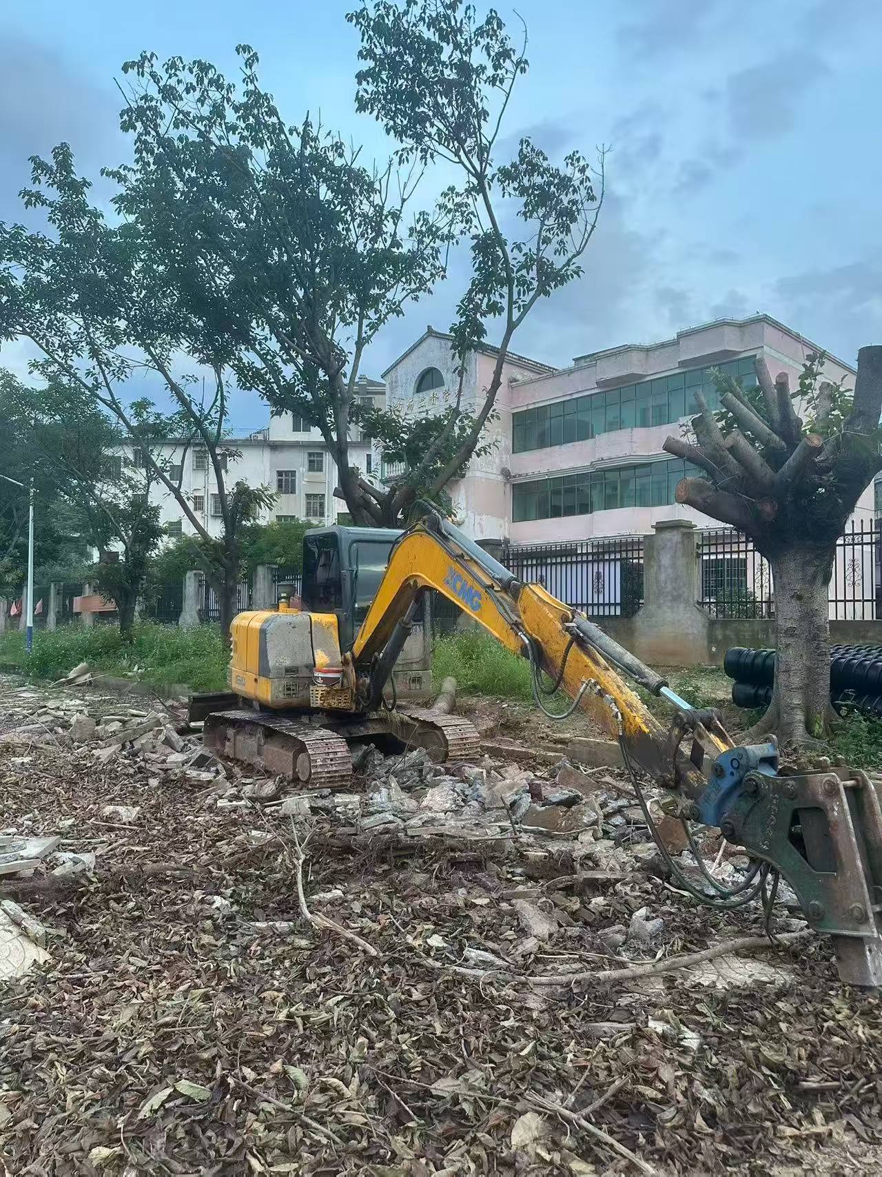 Buy XCMG LW60G Used Excavator / 2