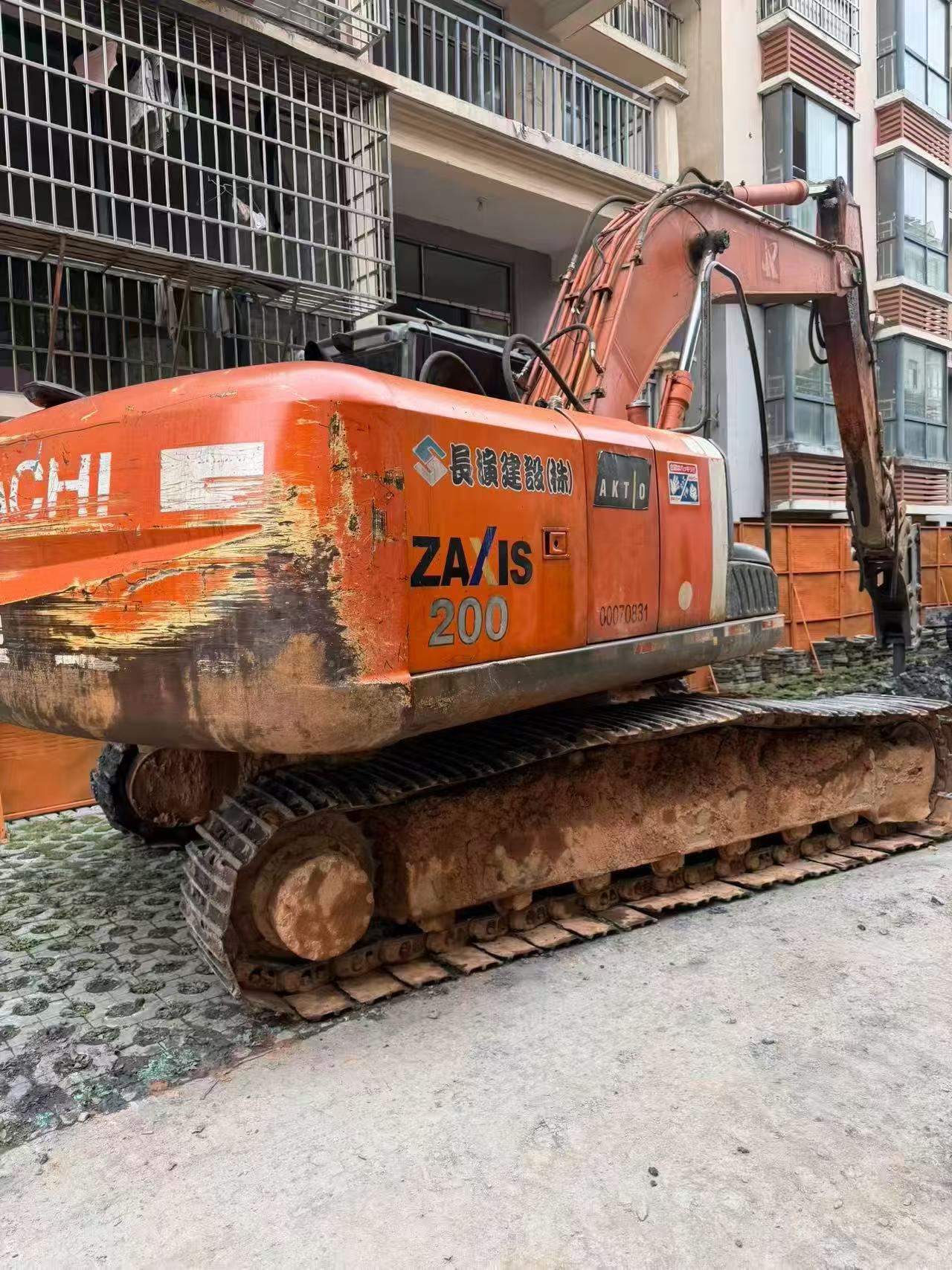 Compre Escavadeira Hitachi EX200-3 Usada / 2