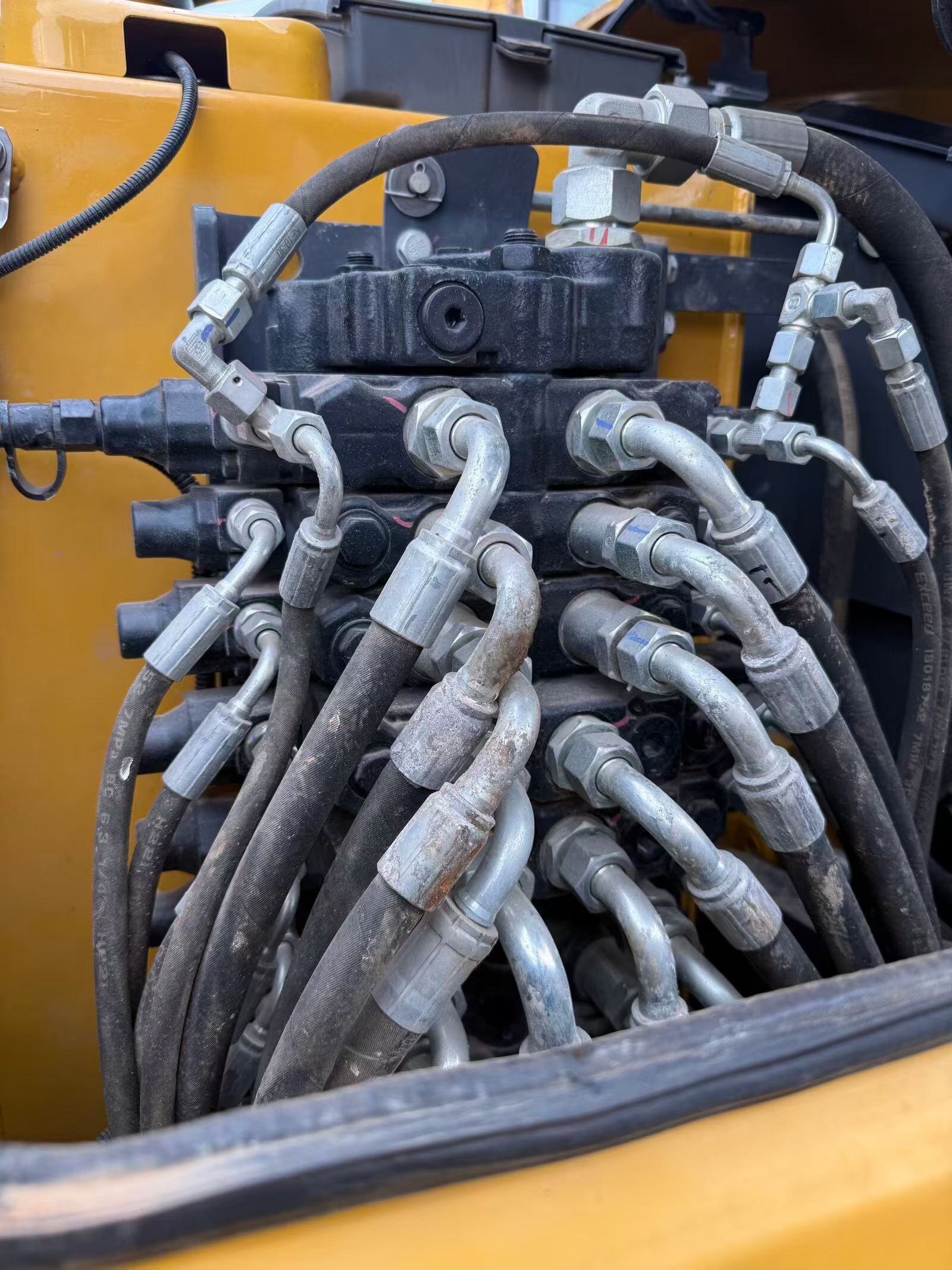 Buy XCMG LW60G Used Excavator / 6