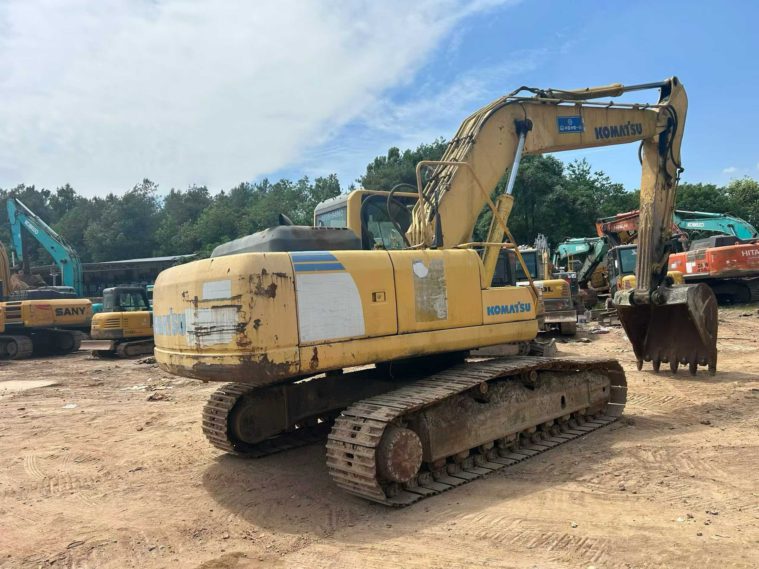 Buy Komatsu PC220-8 Used Excavator / 3