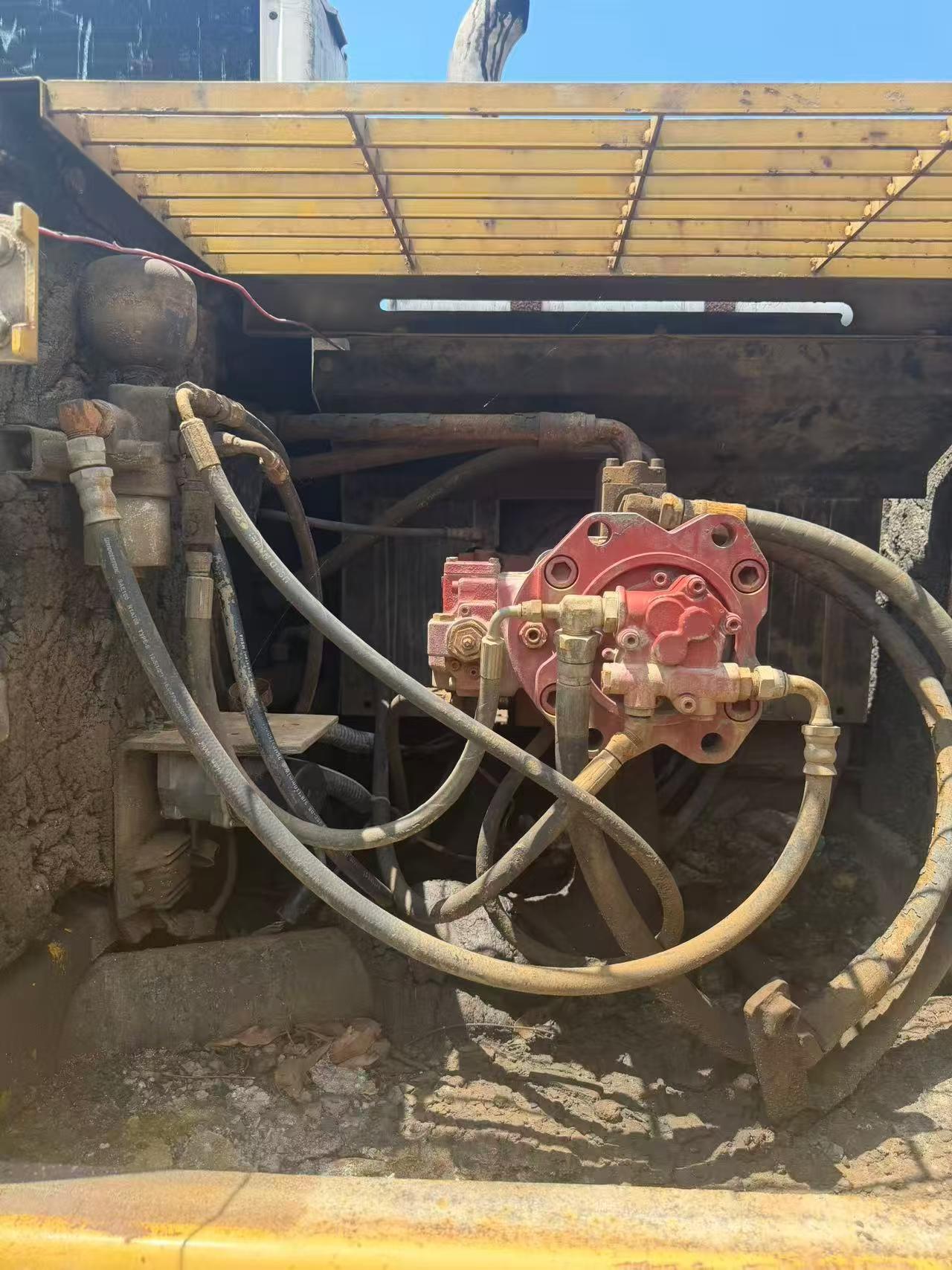 Buy Kato 820-3SP Used Excavator / 4