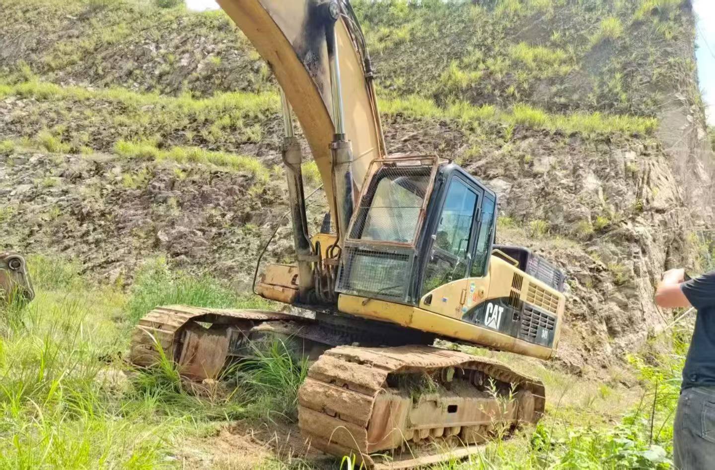 Buy Caterpillar 345C Used Excavator / 1