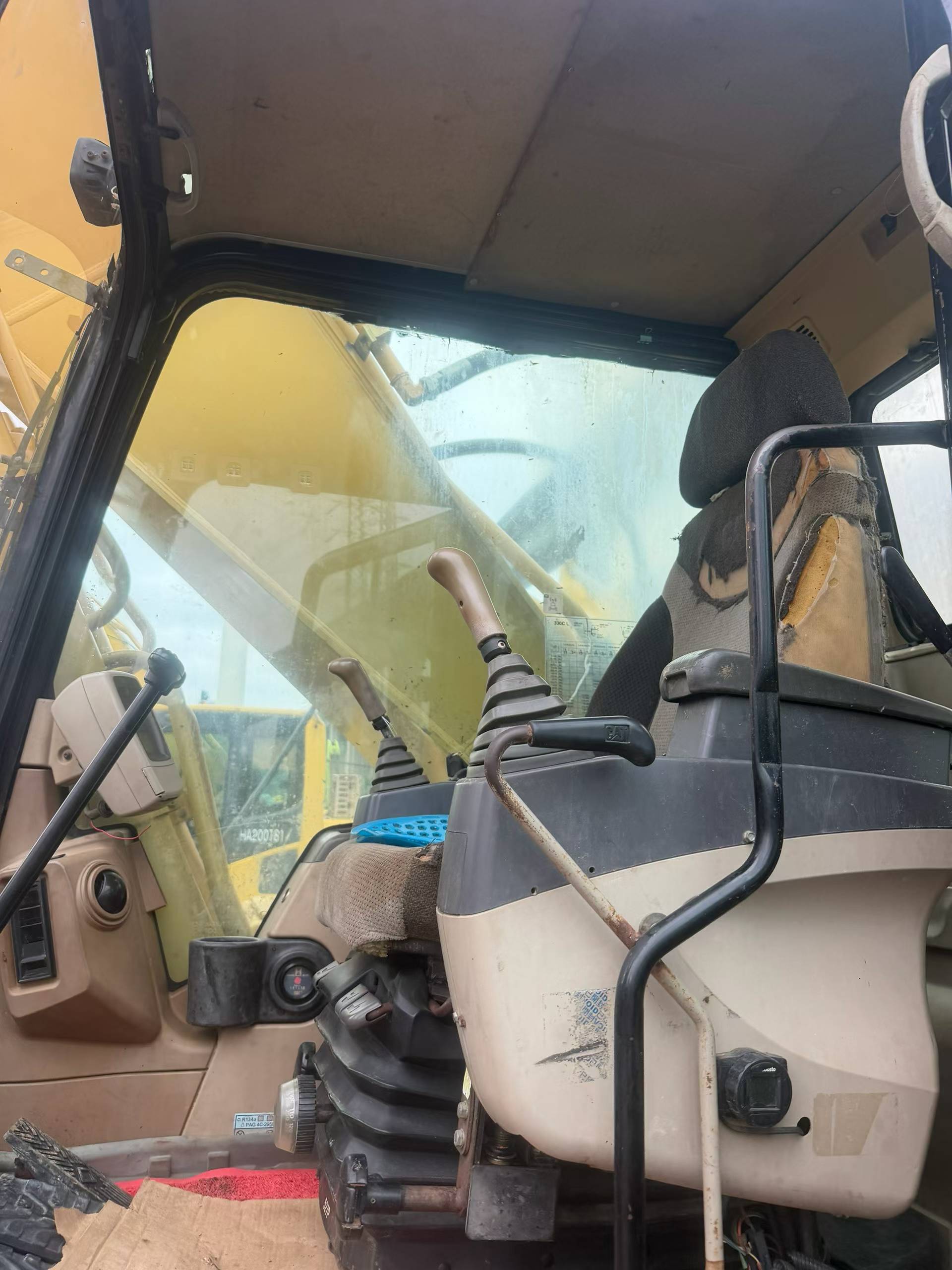 شراء حفارة Caterpillar 330C مستعملة / 9