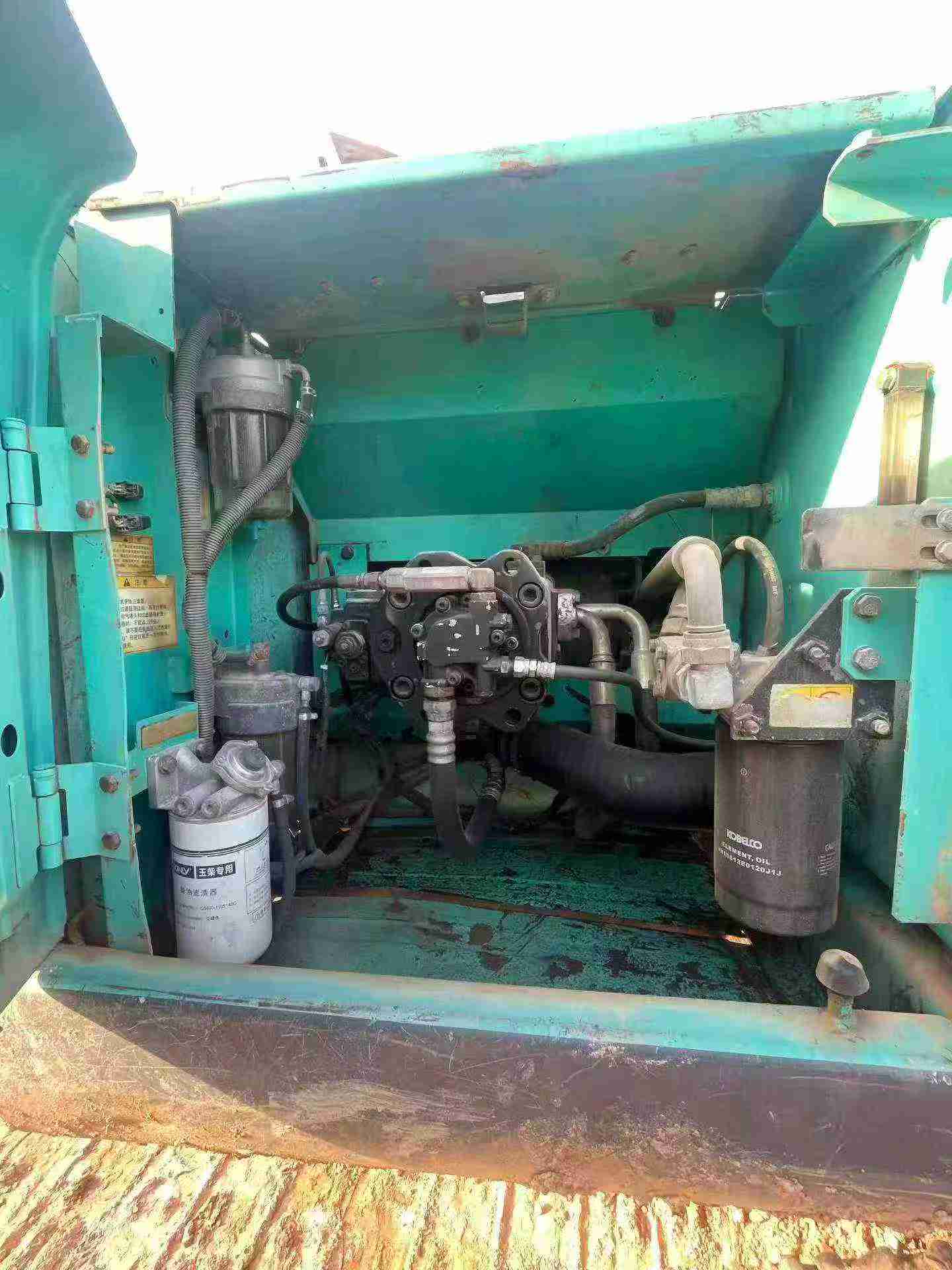 Buy Kobelco SK200 Used Excavator / 4