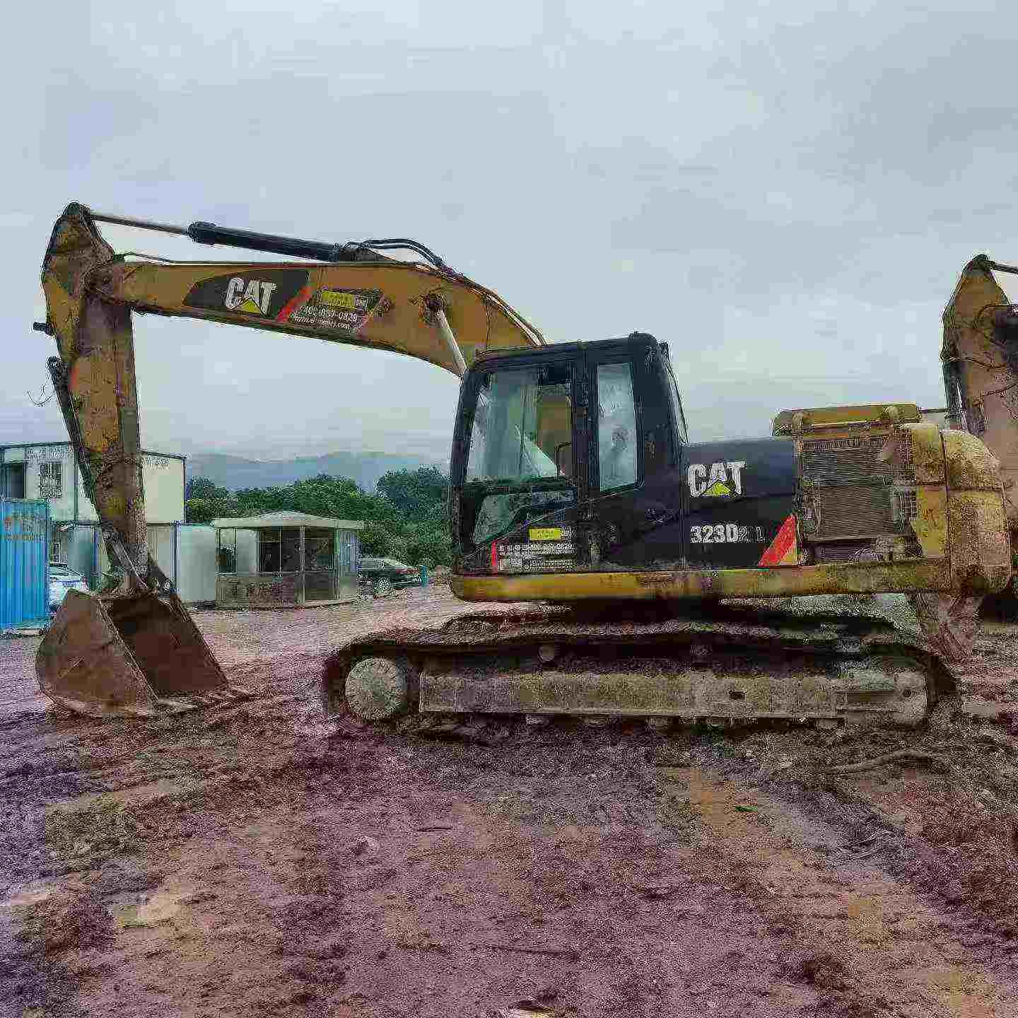 شراء Caterpillar 323D2L مستعمل حفارة