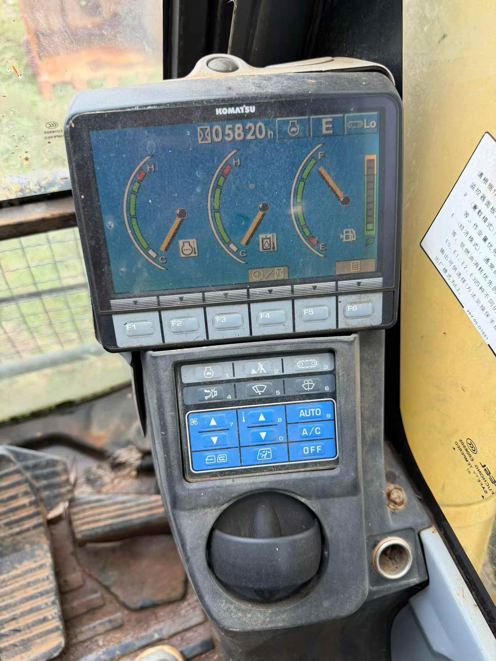 شراء حفارة Komatsu PC240-6 مستعملة / 9