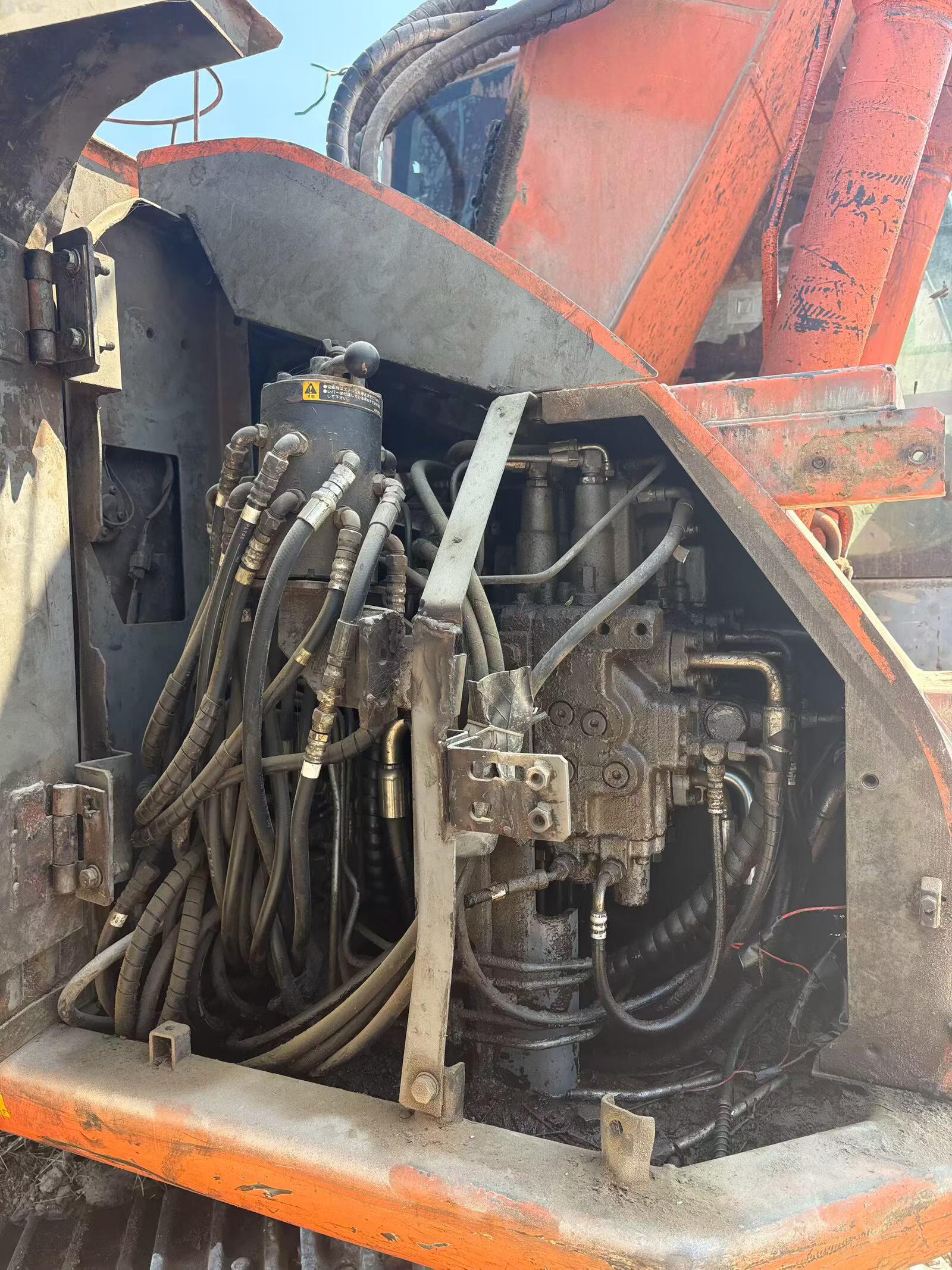 Buy Hitachi EX135UR Used Excavator / 4