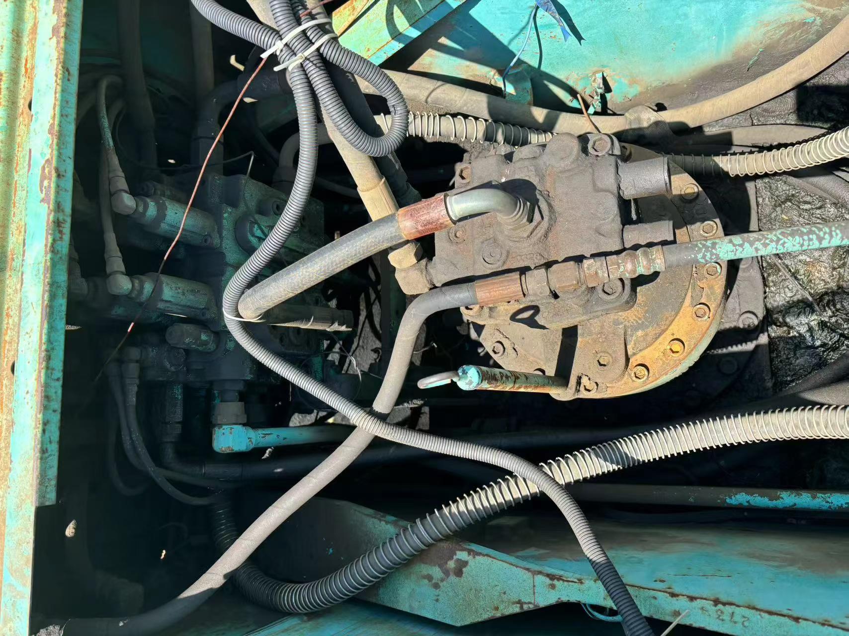شراء حفارة Kobelco SK230-6 مستعملة / 4