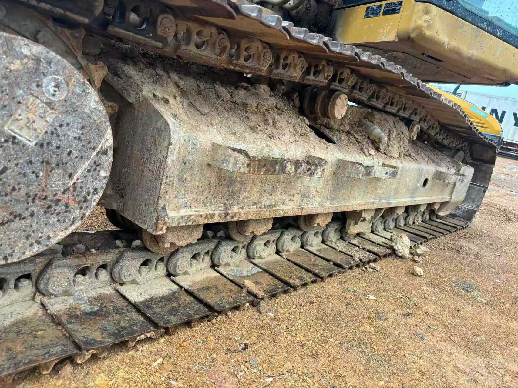 شراء حفارة Caterpillar 320A مستعملة / 7