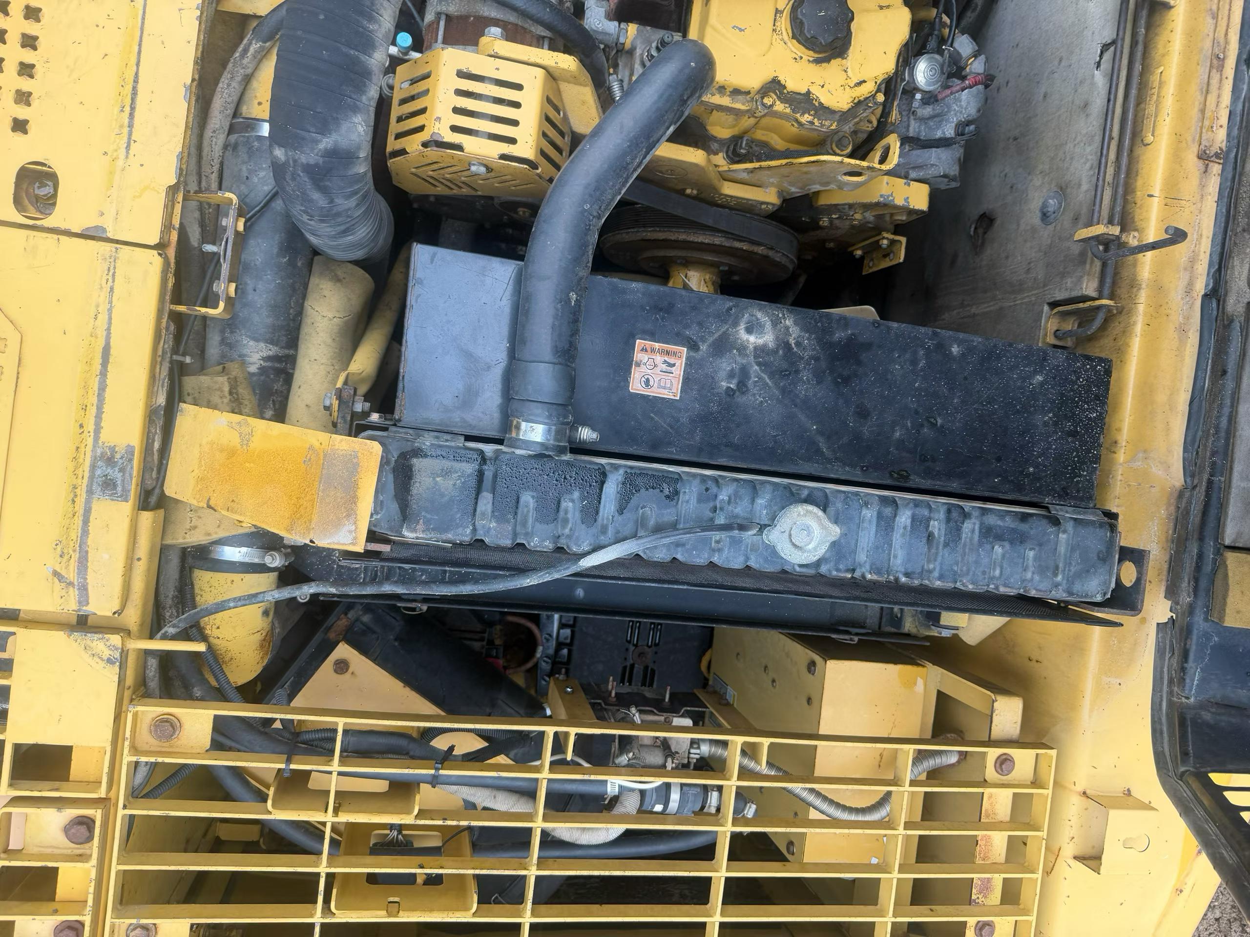 شراء حفارة Caterpillar 330C مستعملة / 8
