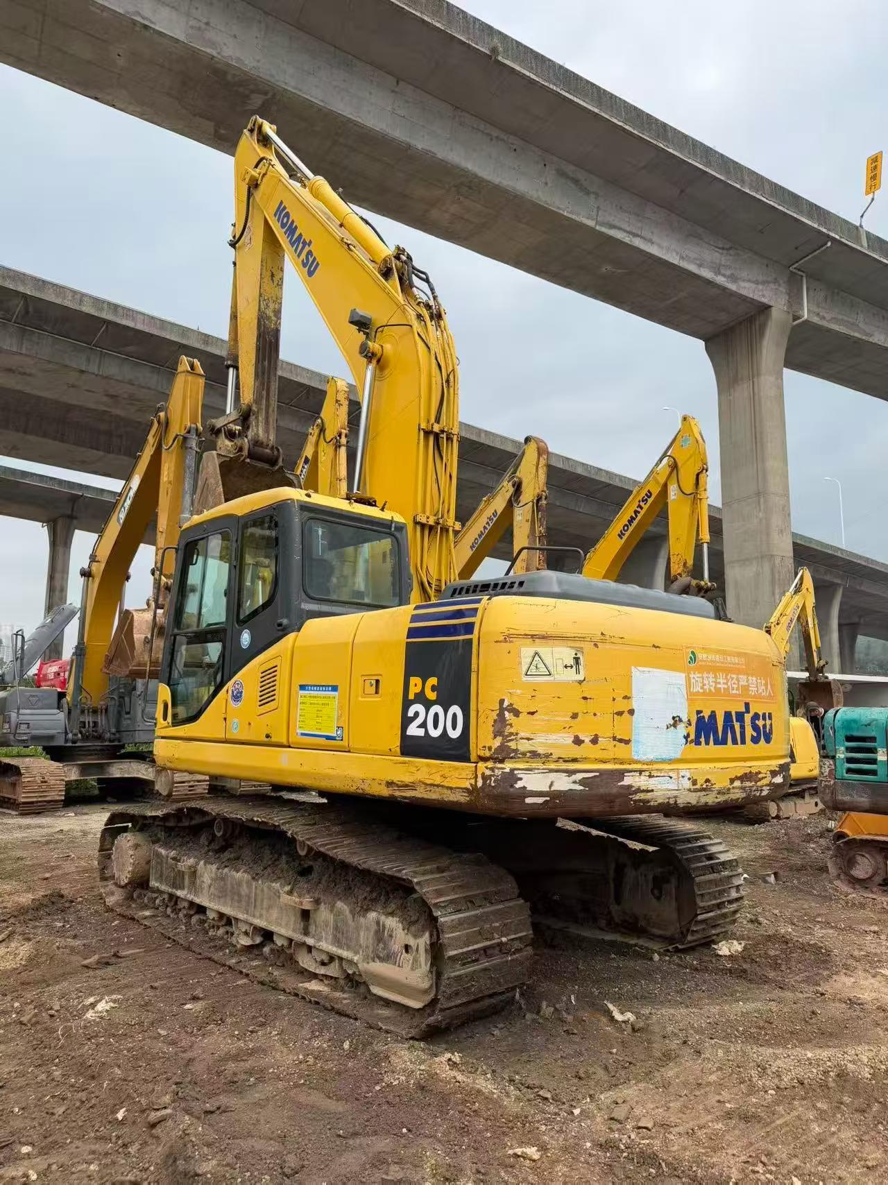 Buy Komatsu PC200-7 Used Excavator / 2