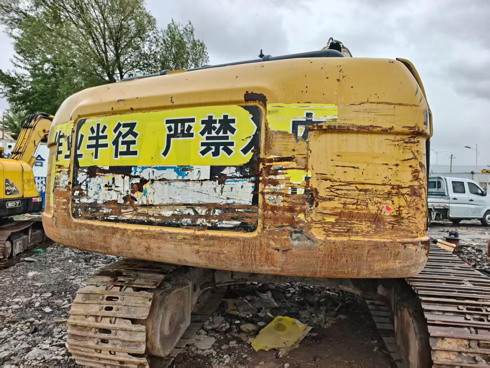 Buy Caterpillar 323 Used Excavator / 8