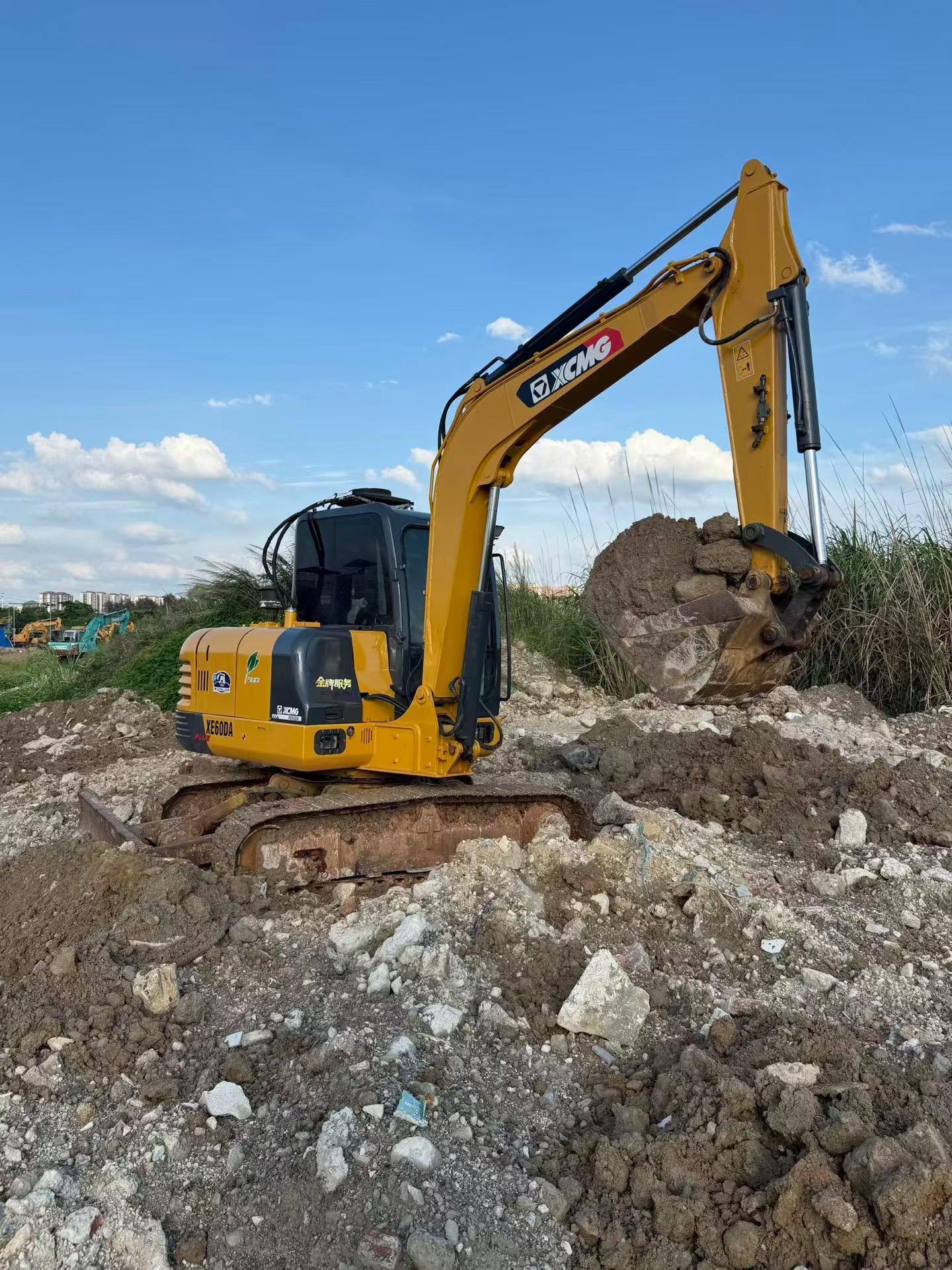 Buy XCMG LW60G Used Excavator / 9