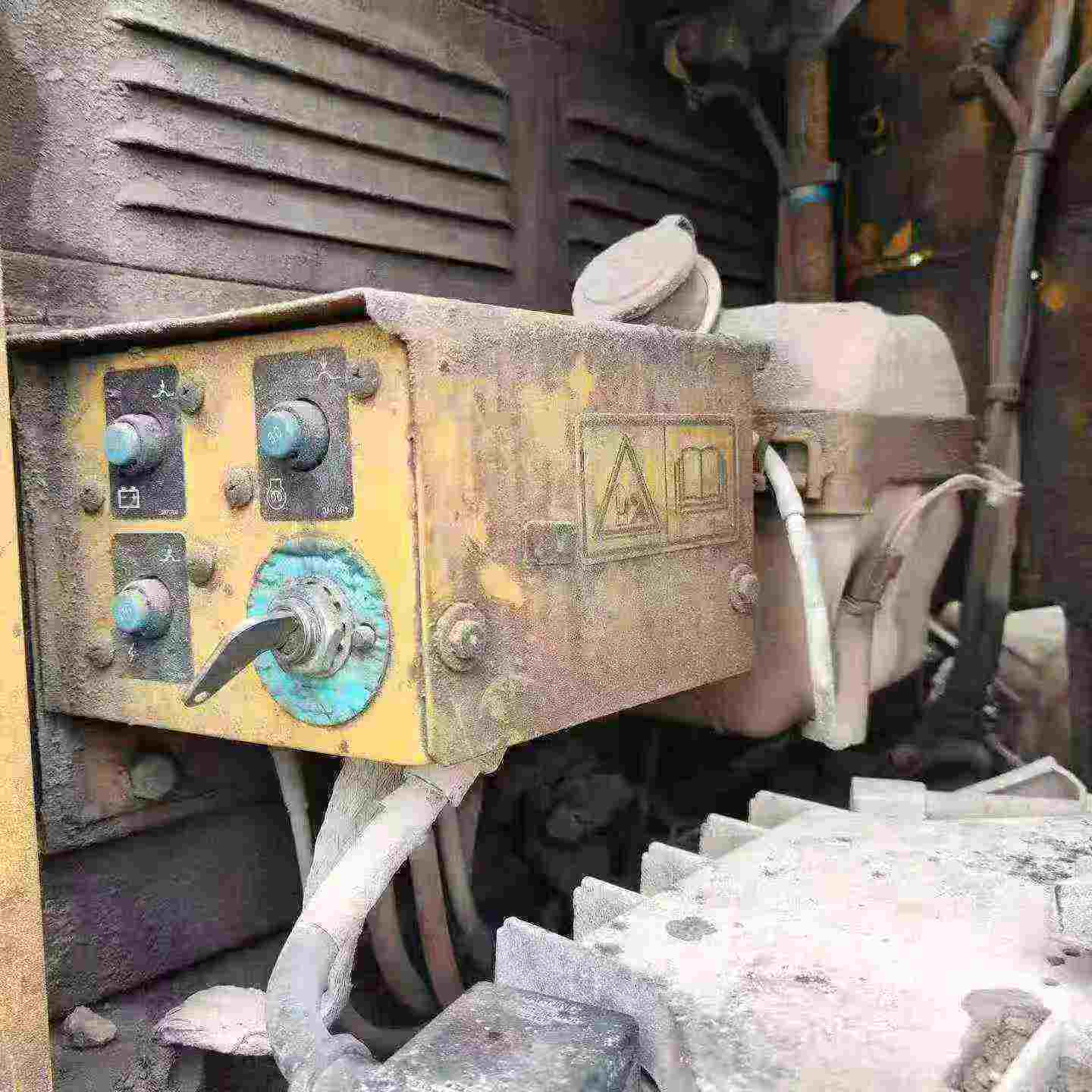 شراء حفارة Caterpillar 323D2L مستعملة / 8