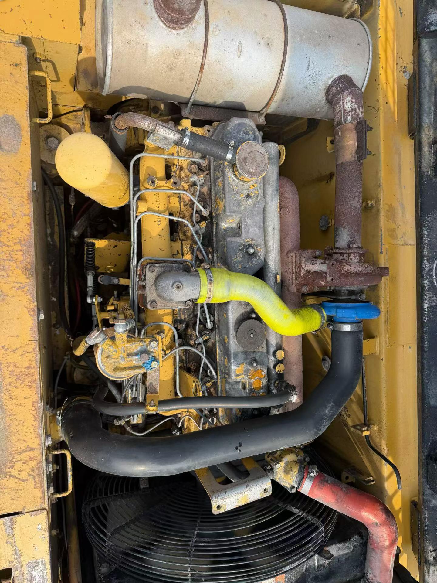 شراء حفارة Caterpillar 320B مستعملة / 6