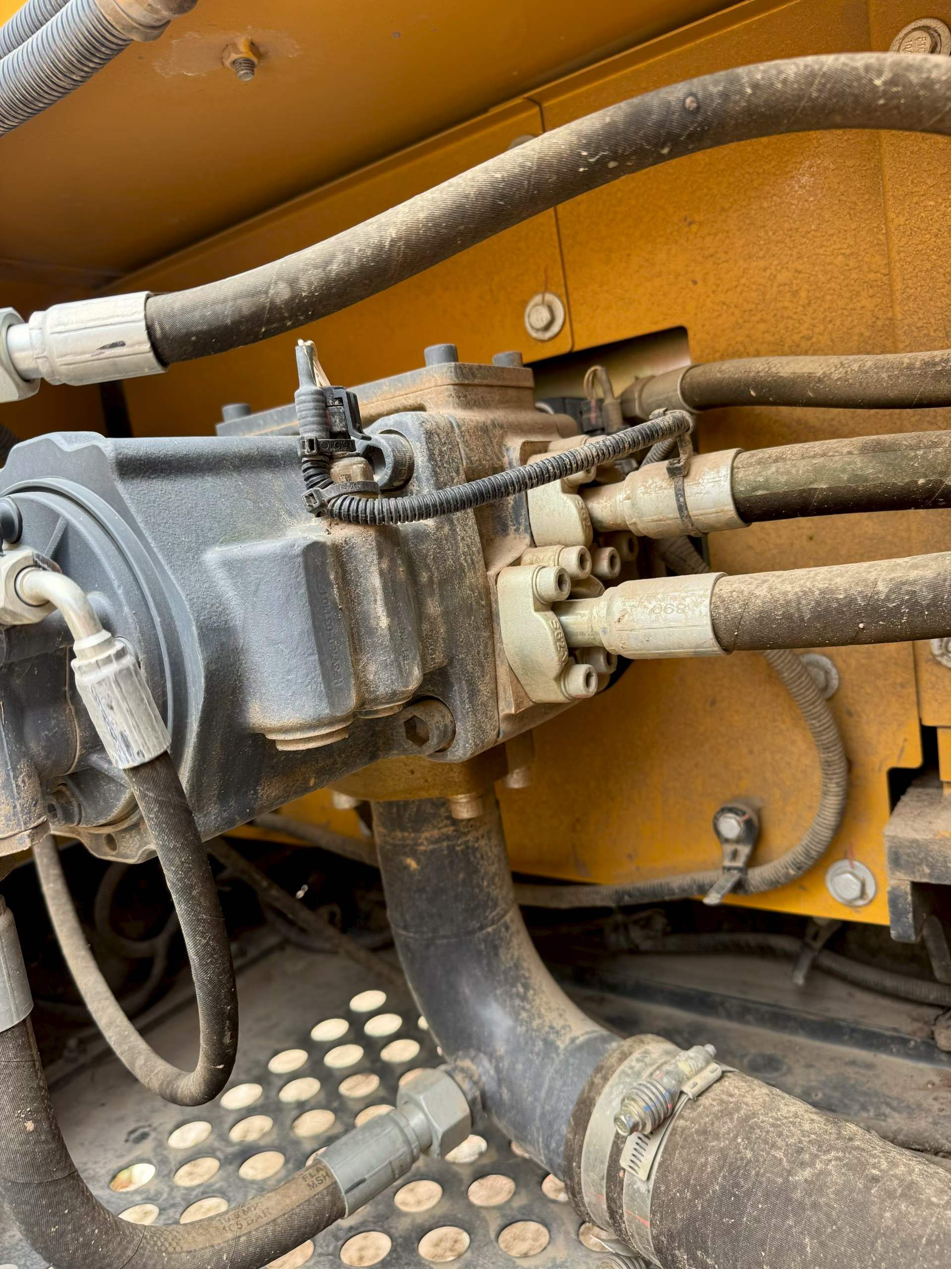 شراء حفارة XCMG LW1000KN مستعملة / 8