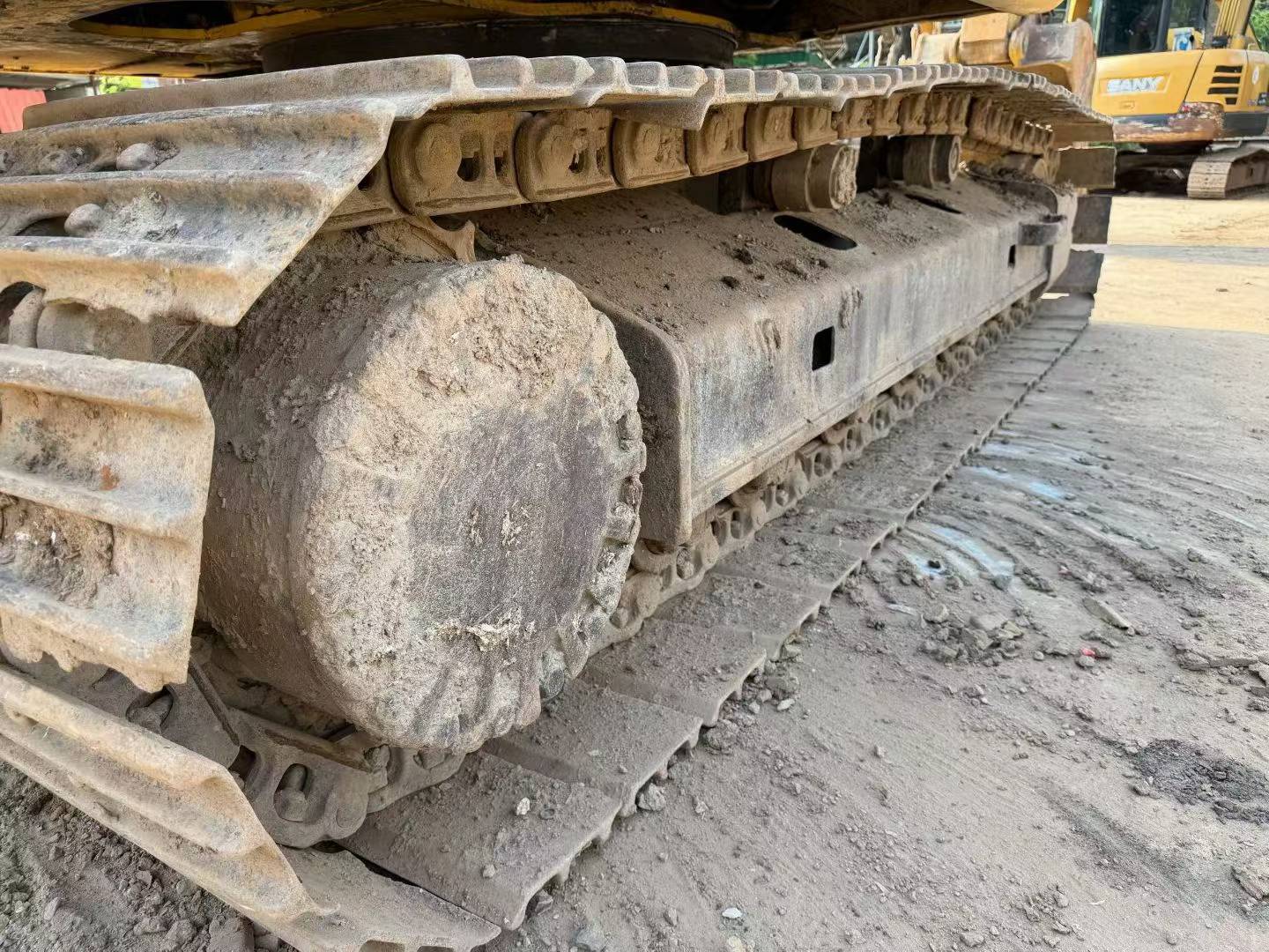 شراء حفارة Caterpillar 320B مستعملة / 4