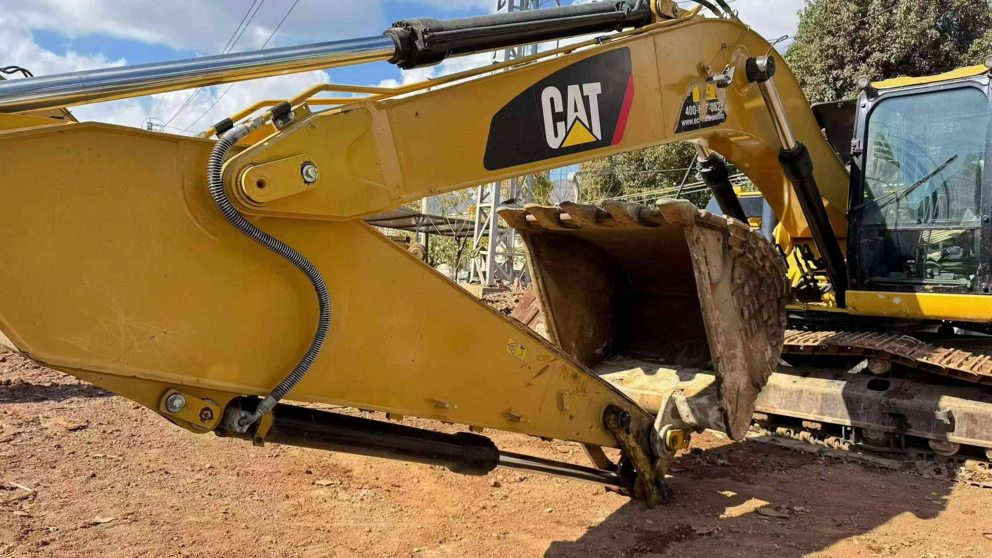 Buy Caterpillar 326DL Used Excavator / 8